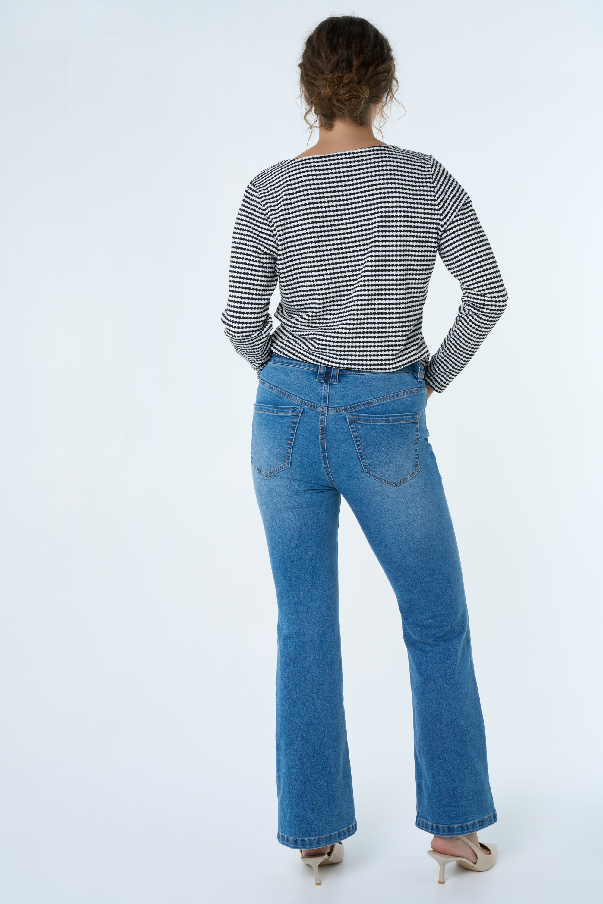 Flared jeans image number 3