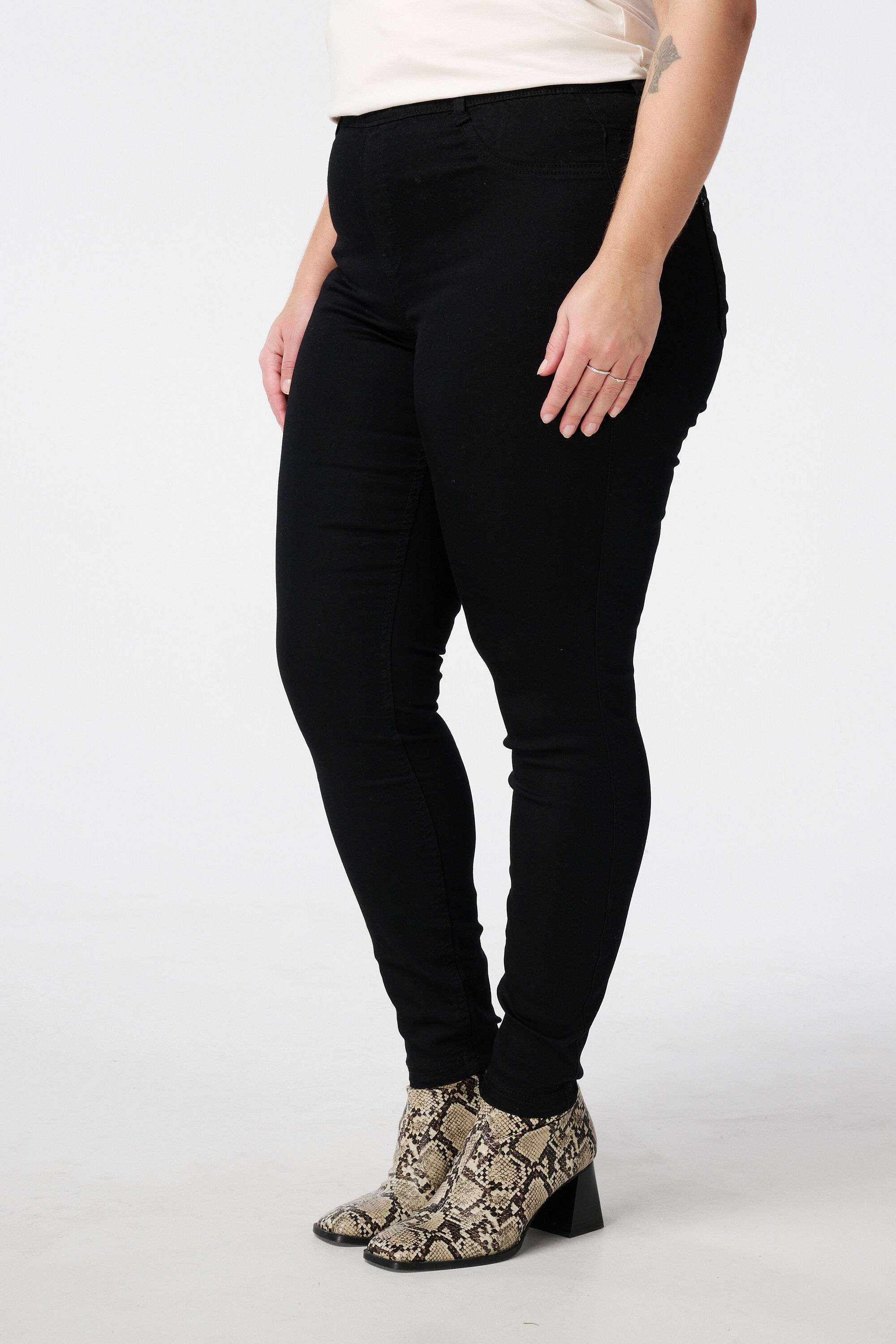 Treggings avec un look denim image number 5