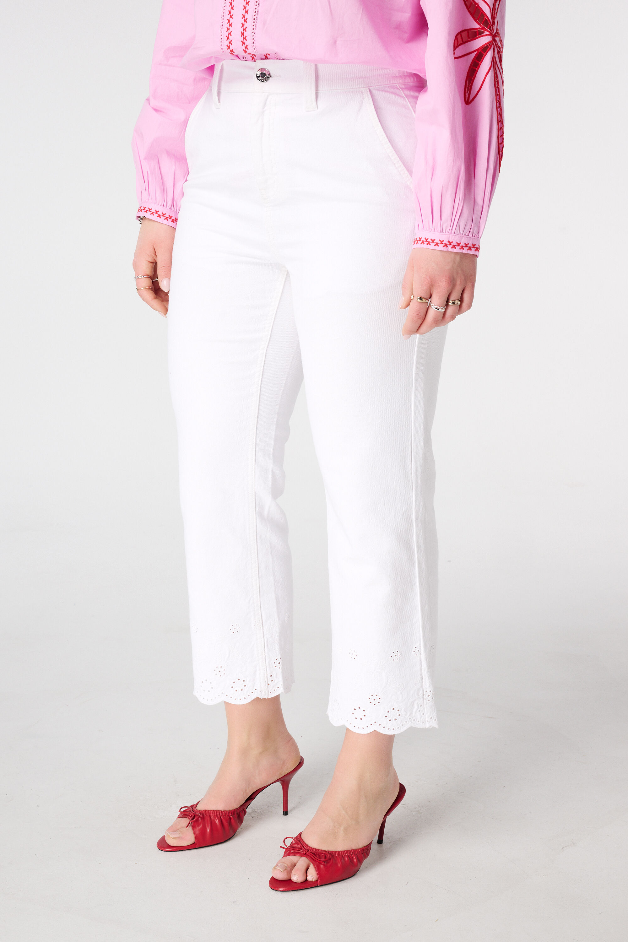 Jean straight leg avec bas brod&eacute;s image number 5