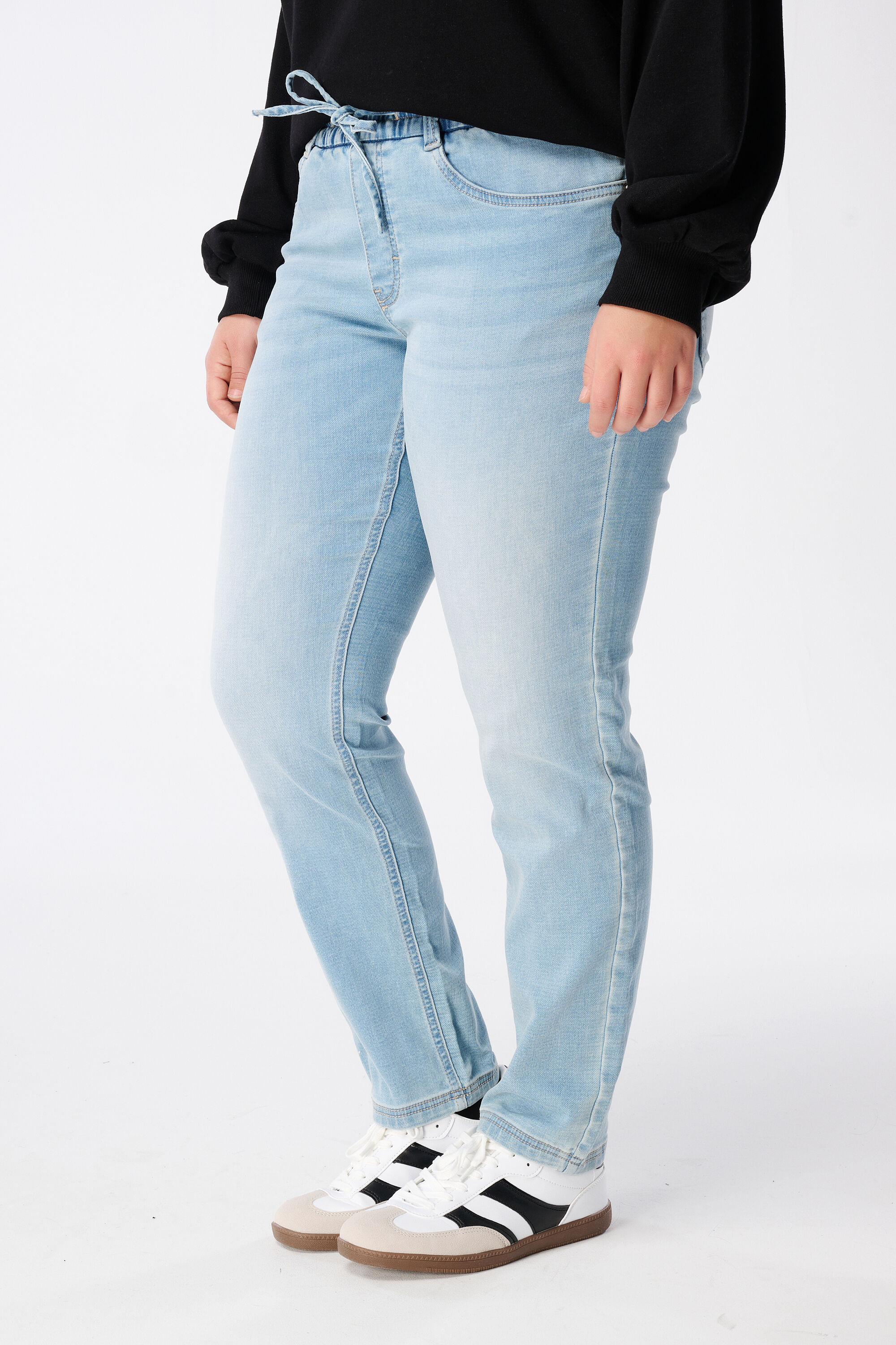 Pantalon jogger en denim image number 4