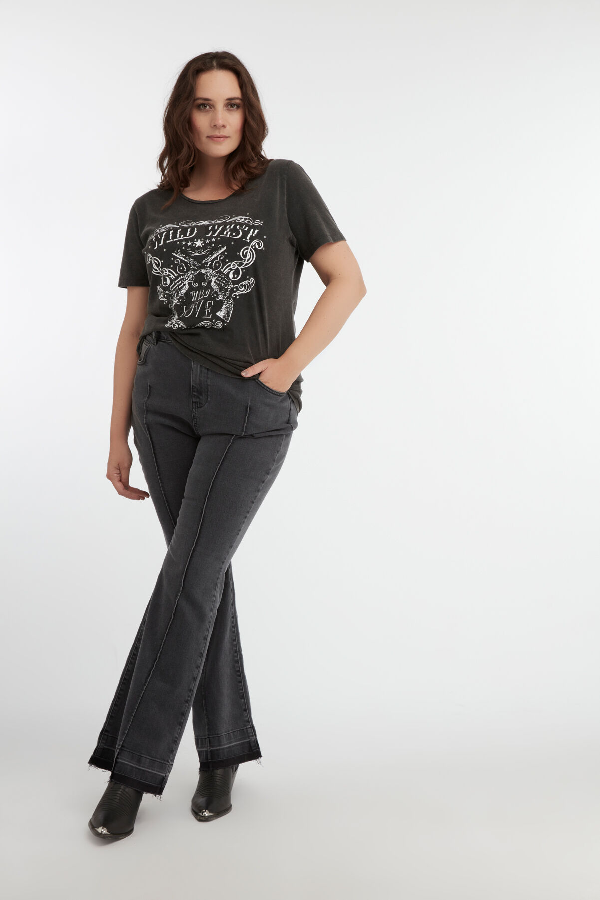 Flared high waist jeans image number 6