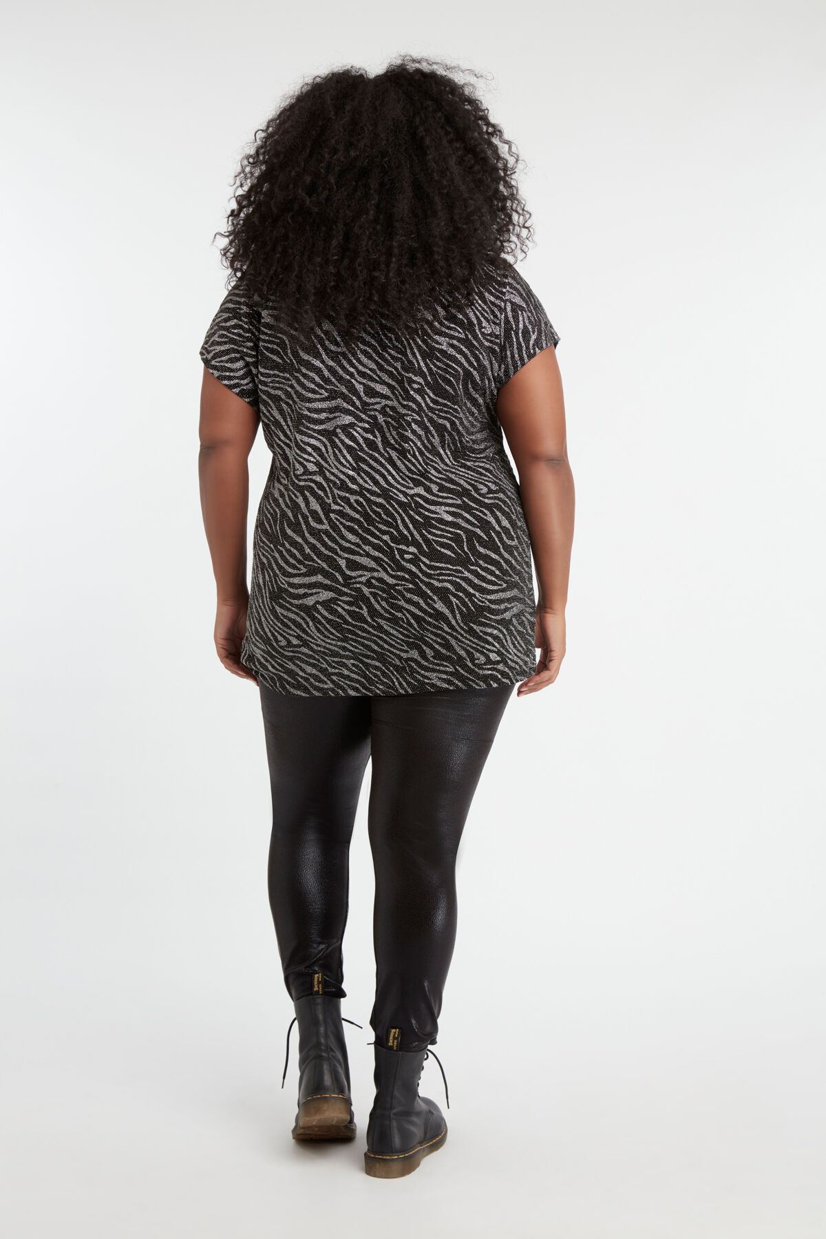 Lang T-shirt met glitter print image number 4