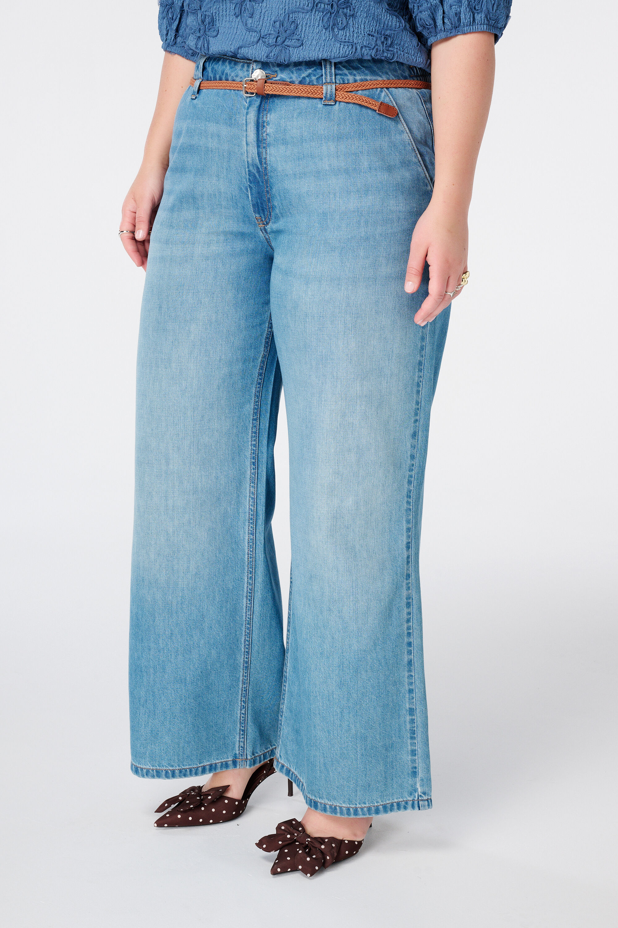 Wide leg jeans met ceintuur image number 5