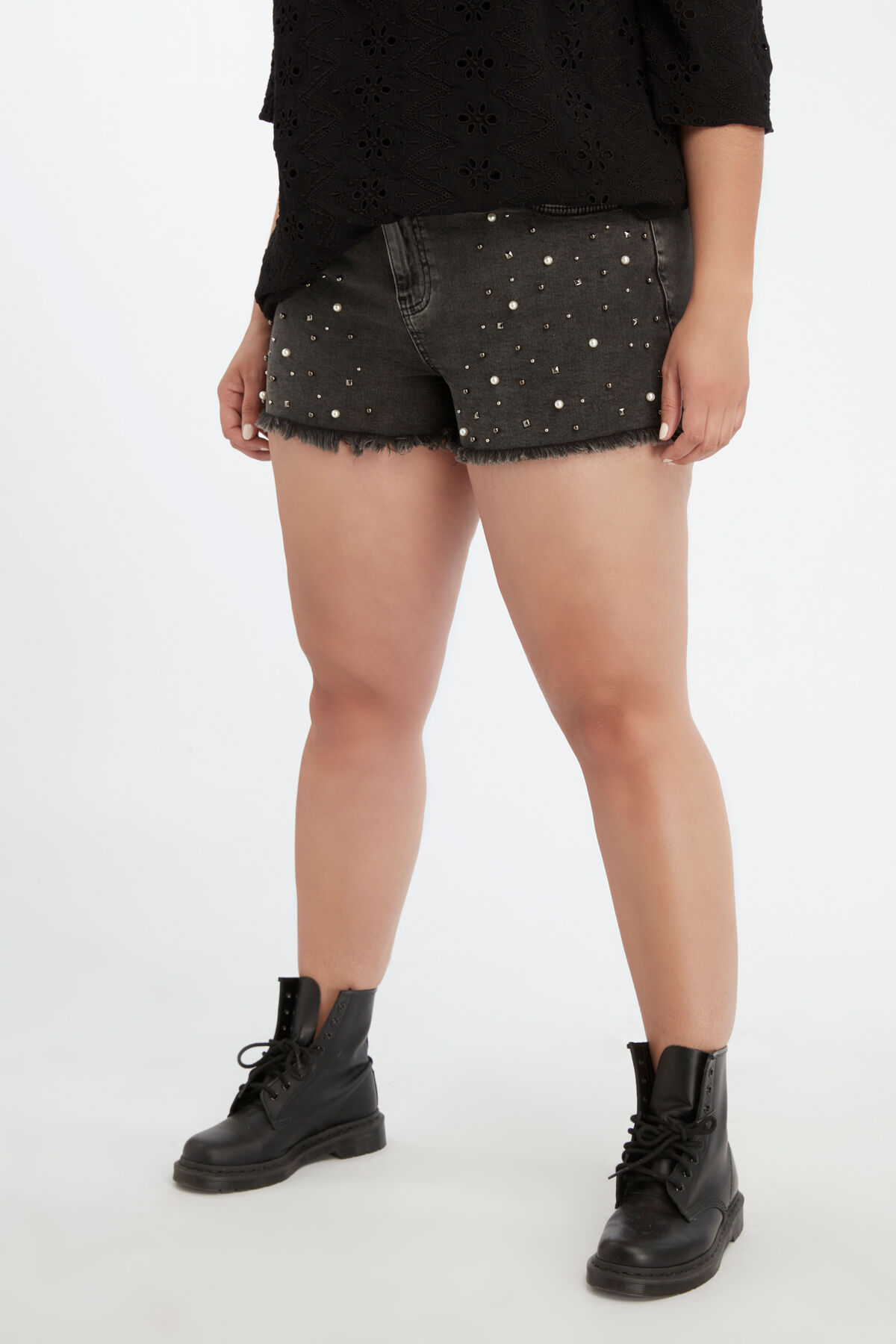 Denim short met parels en studs image number 3