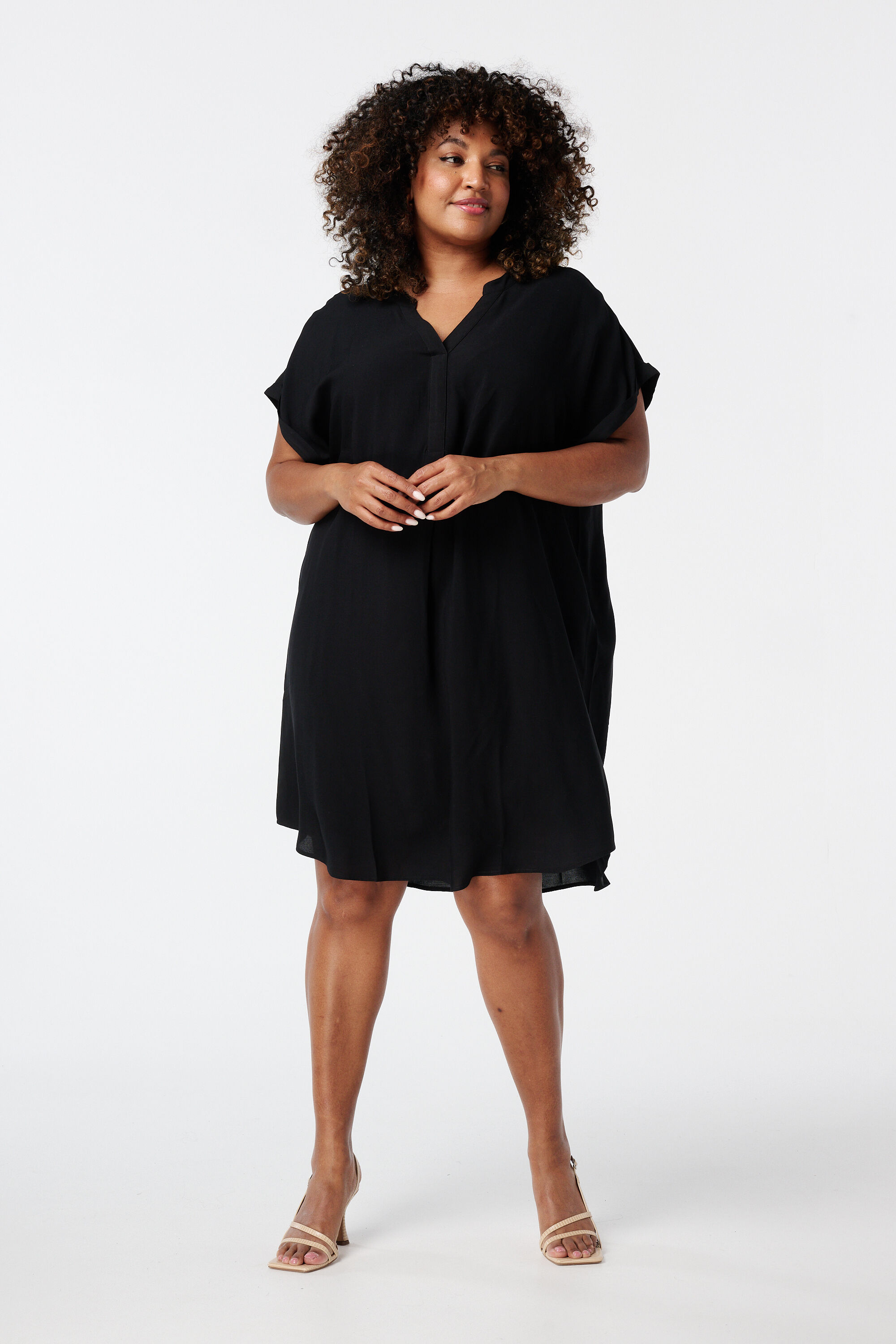 Robe ample avec col en V  image number 5