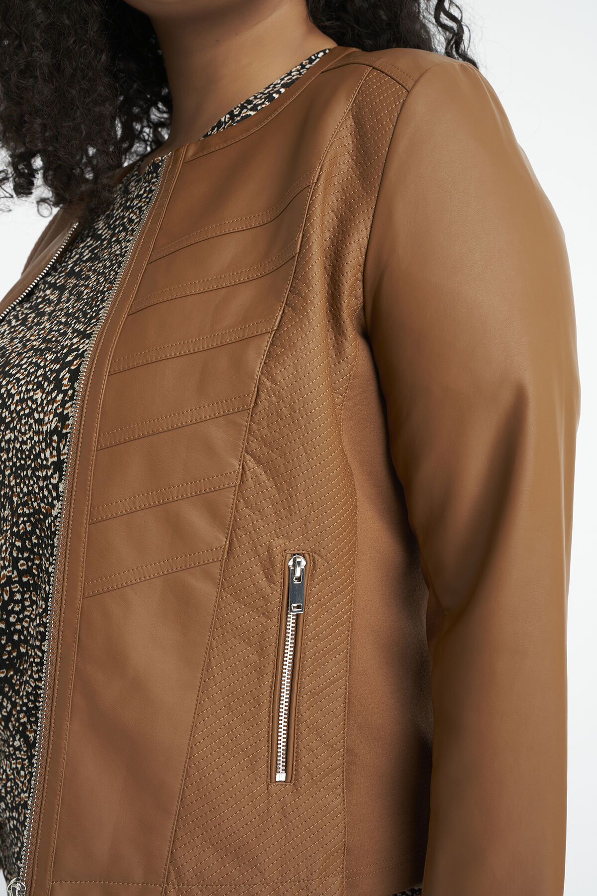 Imitatieleren bikerjack met ronde hals image number 4