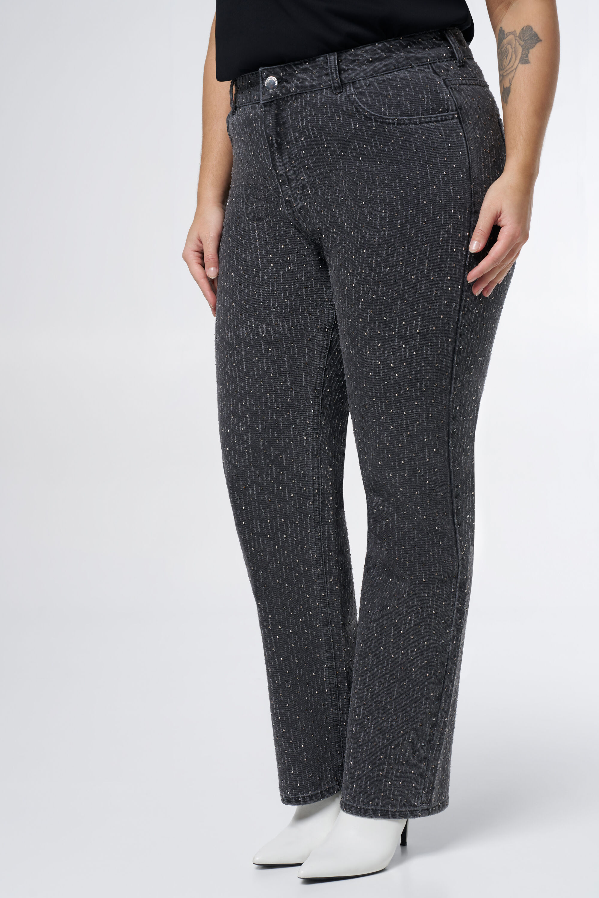 Straight leg jeans met ripped details image number 5