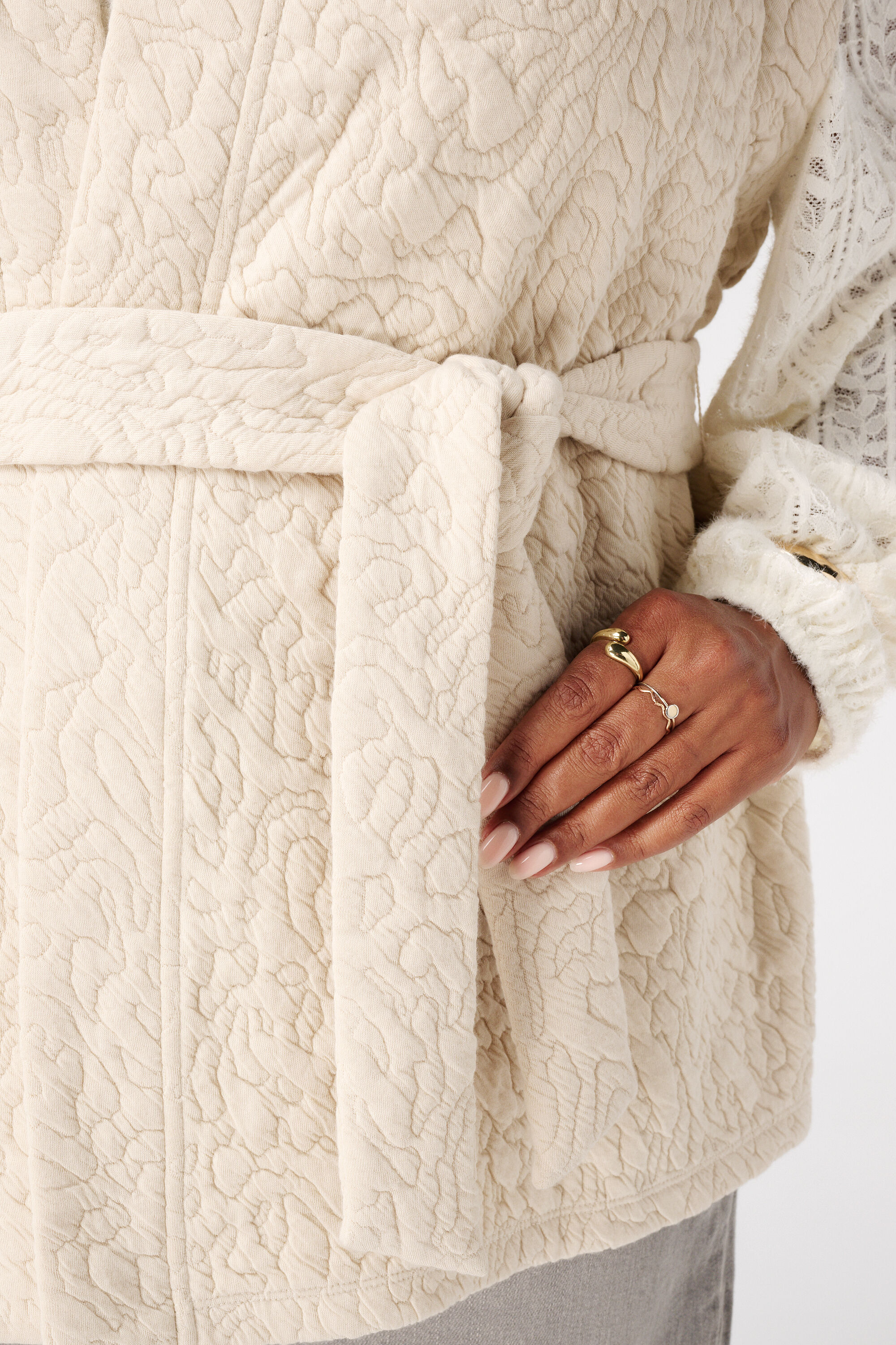 Halflang gilet met bindceintuur image number 6