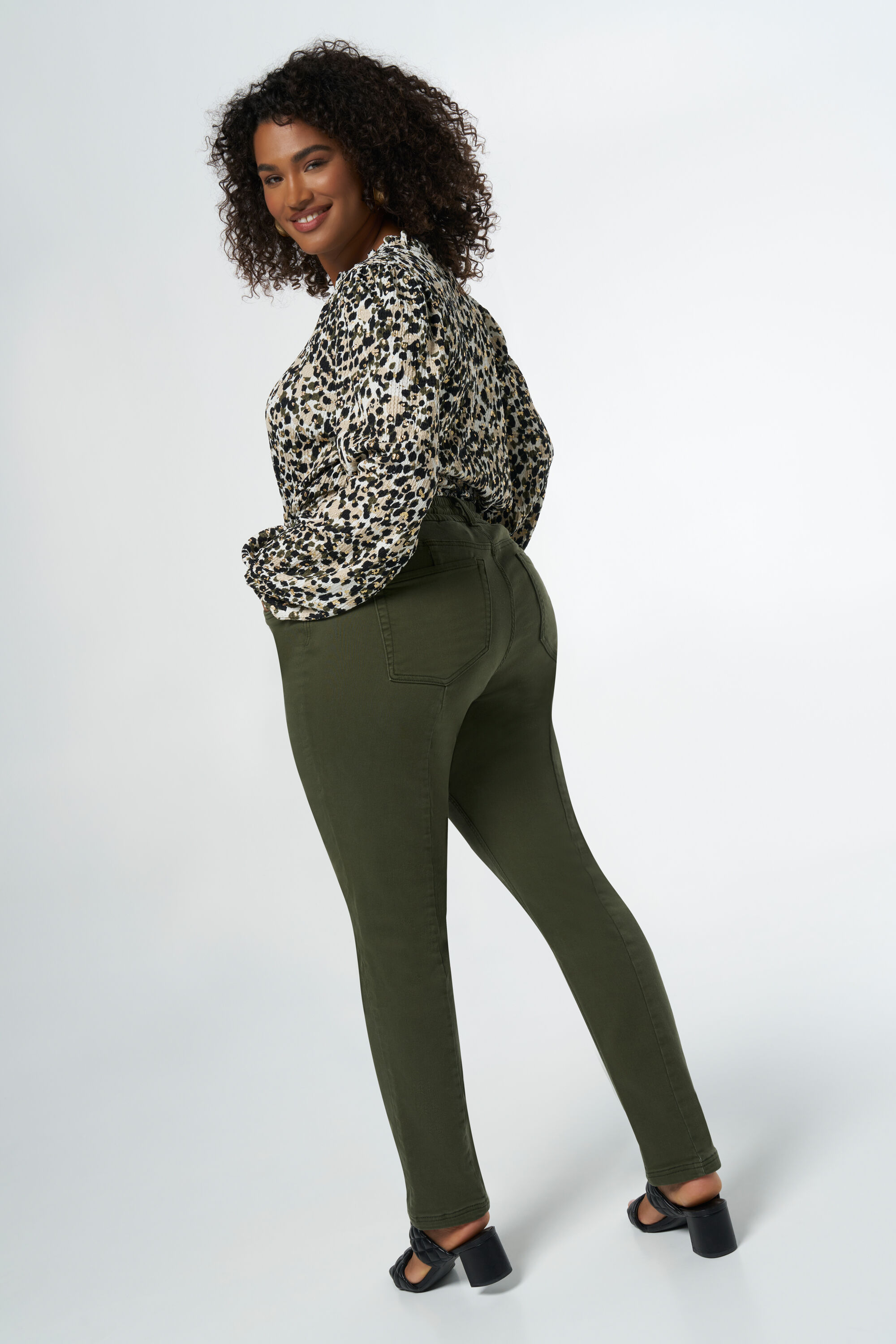 Pantalon jogger en denim image number 3