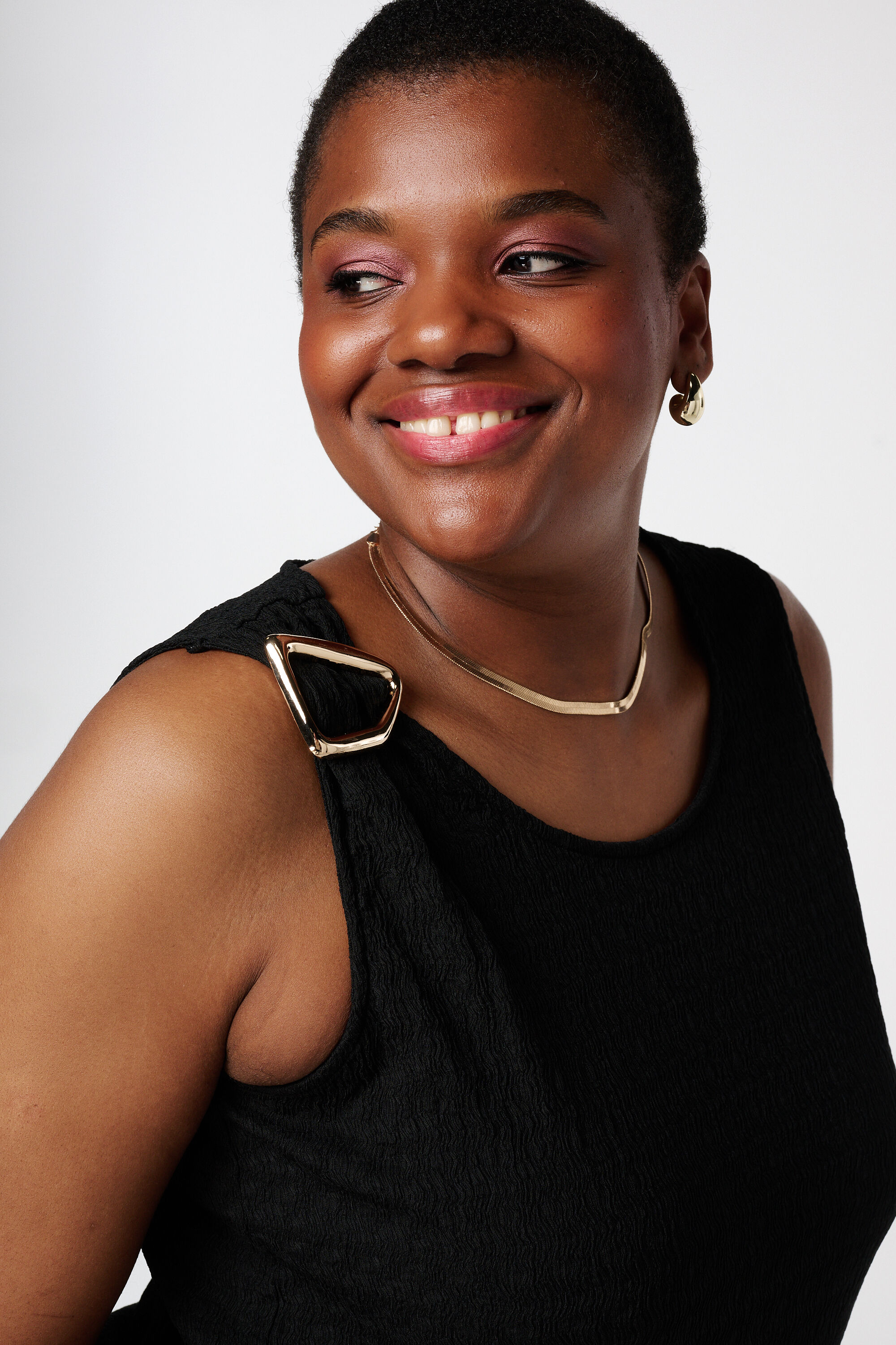 Top noir avec boucle d&eacute;corative et tissu textur&eacute; image number 4