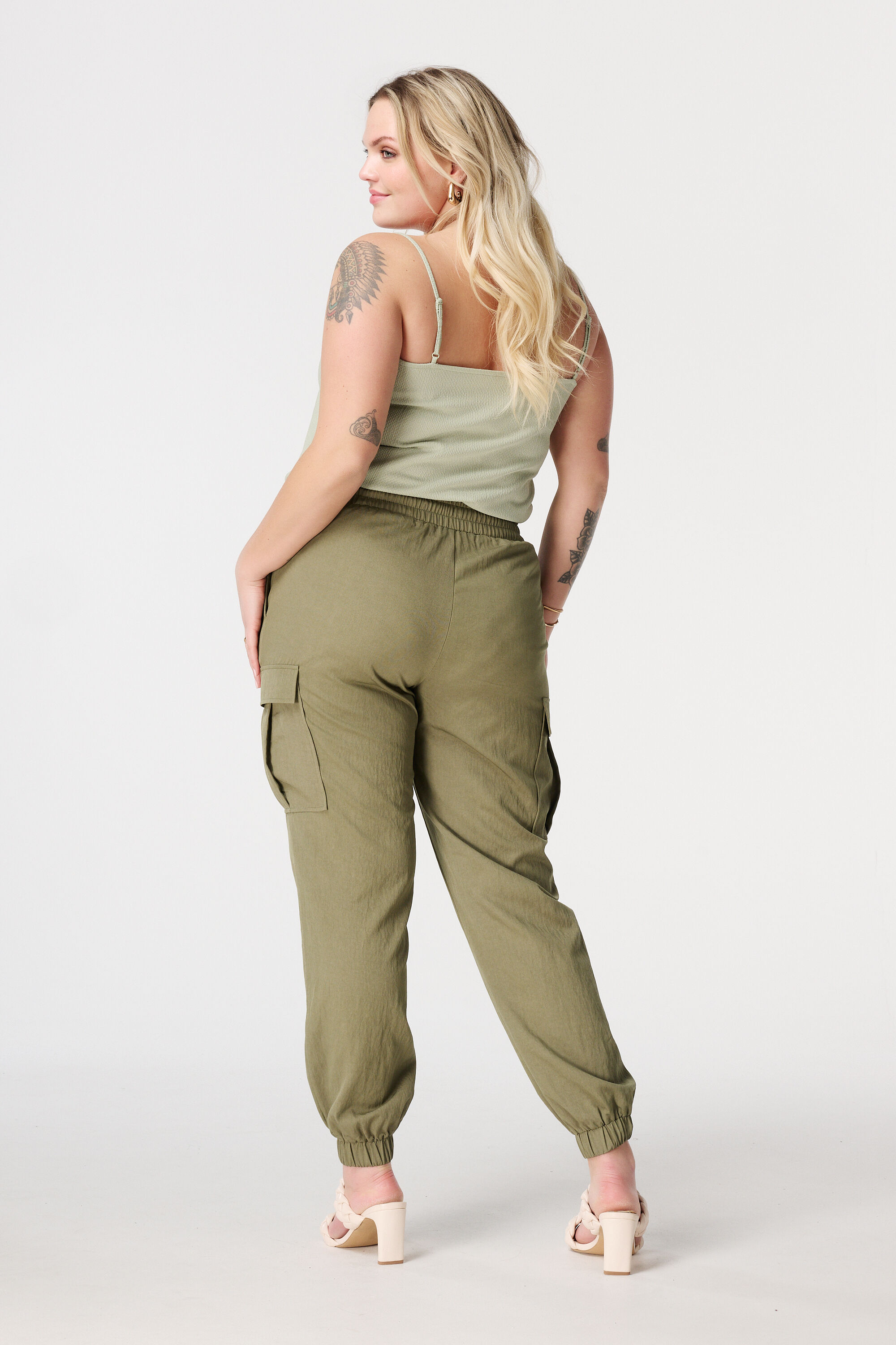 Pantalon avec poches et taille &eacute;lastique image number 3