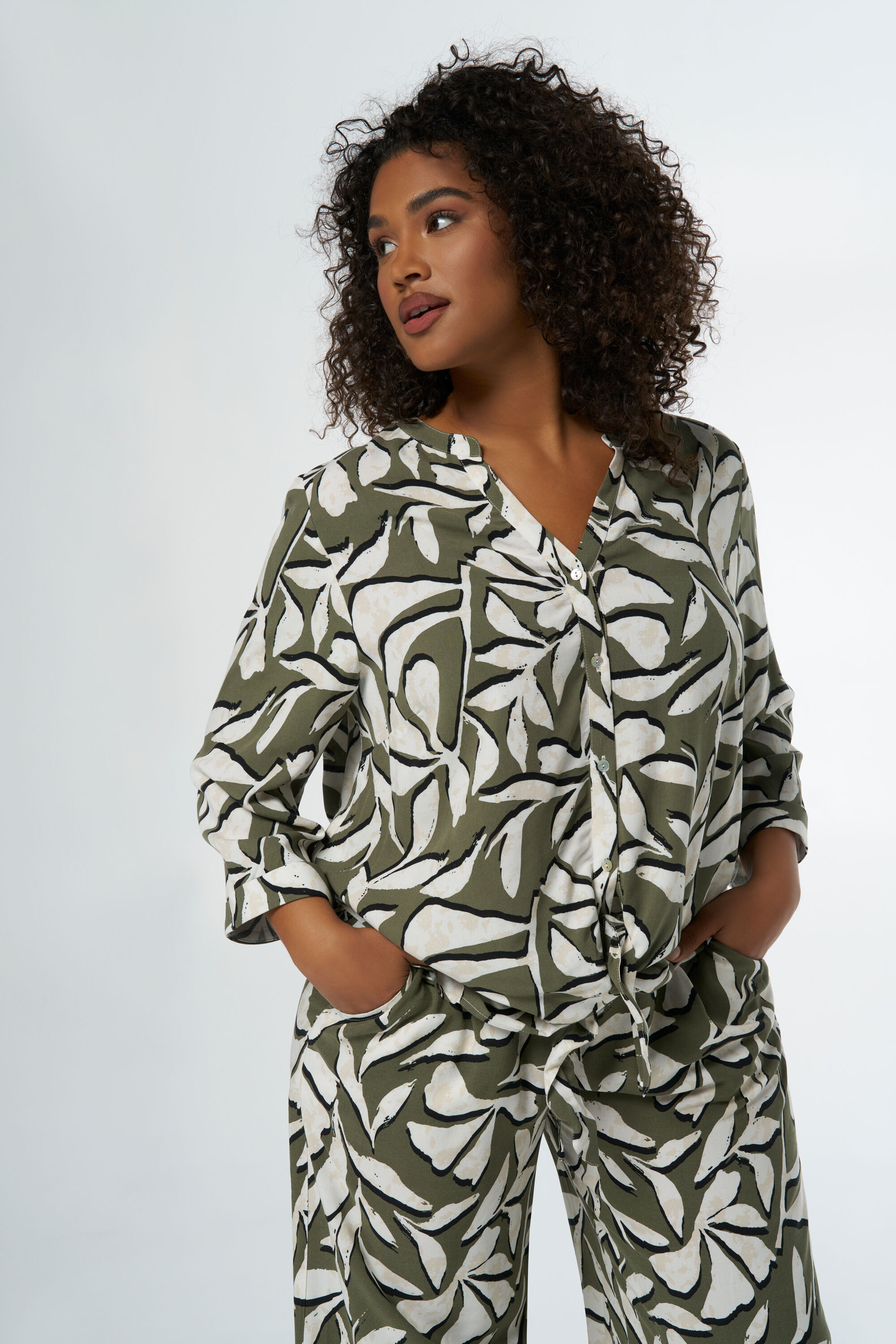 Blouse met strikdetail image number 0
