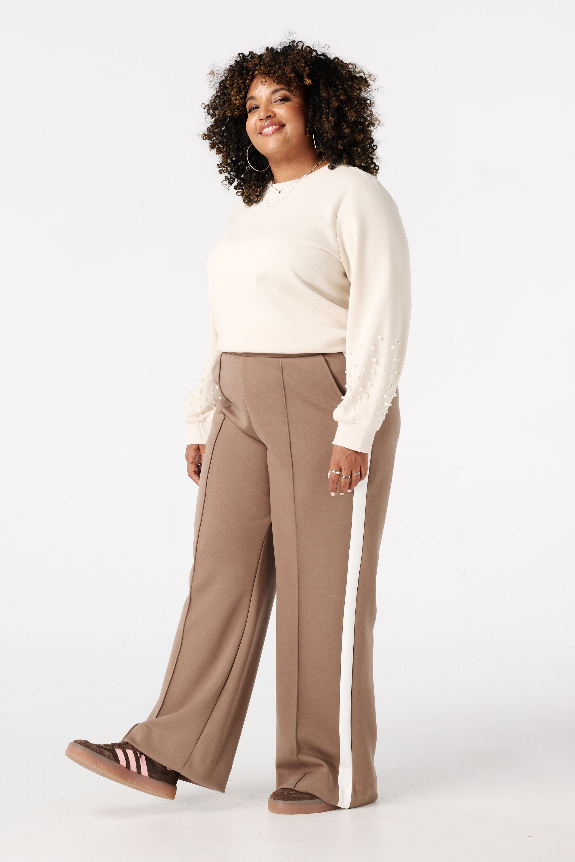 Pull avec d&eacute;tail perle image number 5