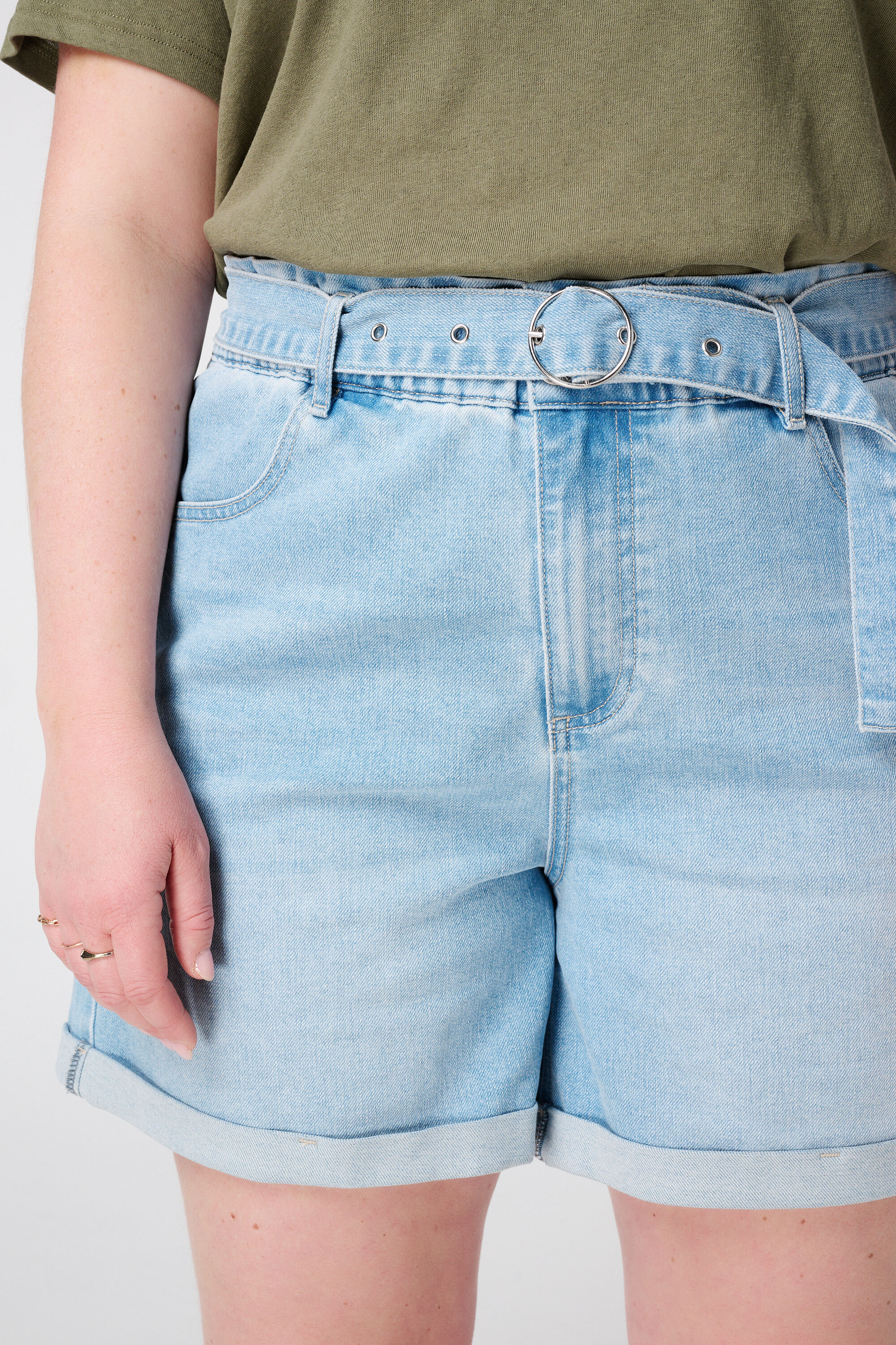 Denim shorts met ceintuur image number 4