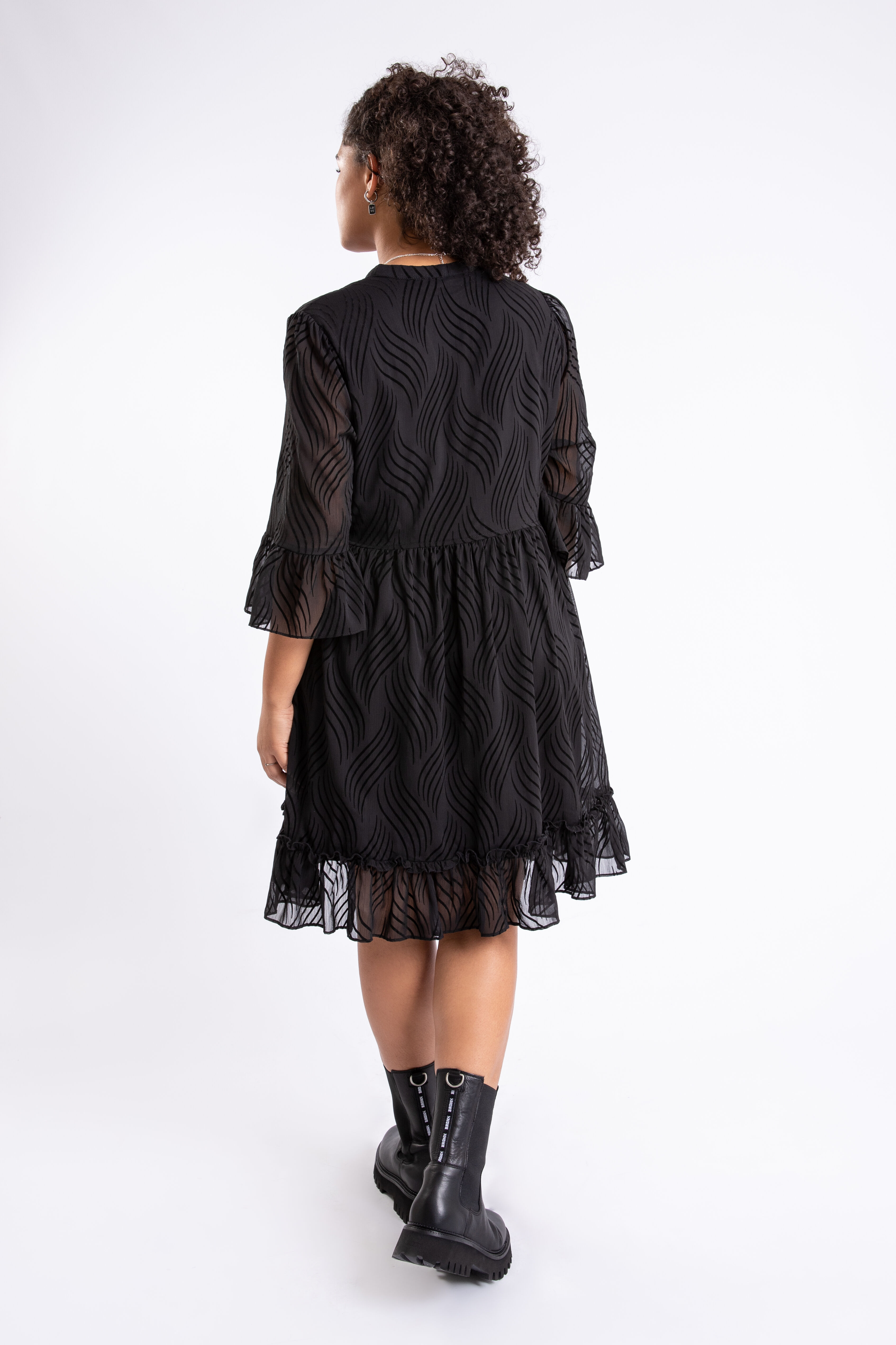 Jurk van semi-transparante stof image number 3