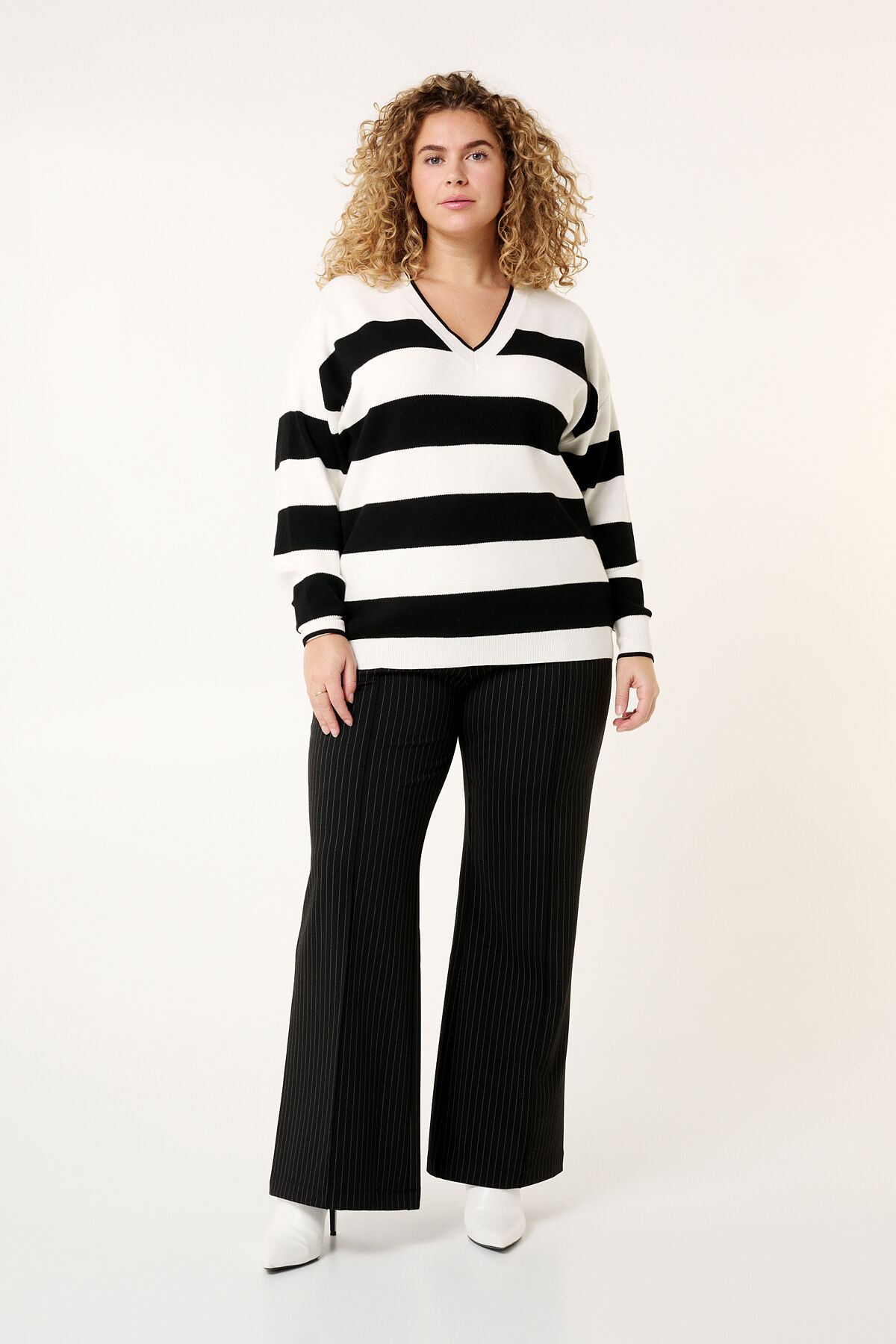 Fijn gebreide trui met strepen image number 6