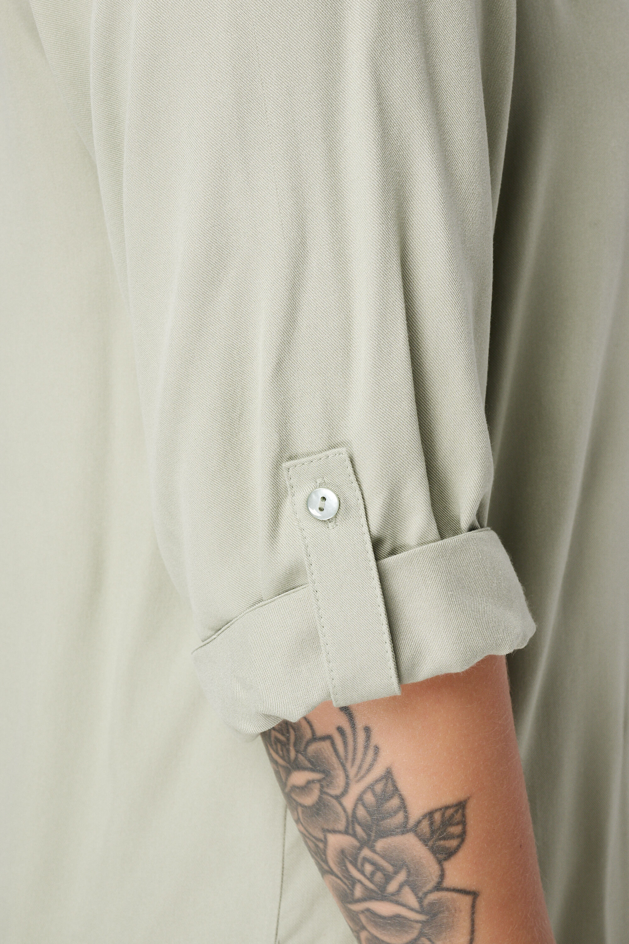 Blouse met opgerolde mouwen image number 6