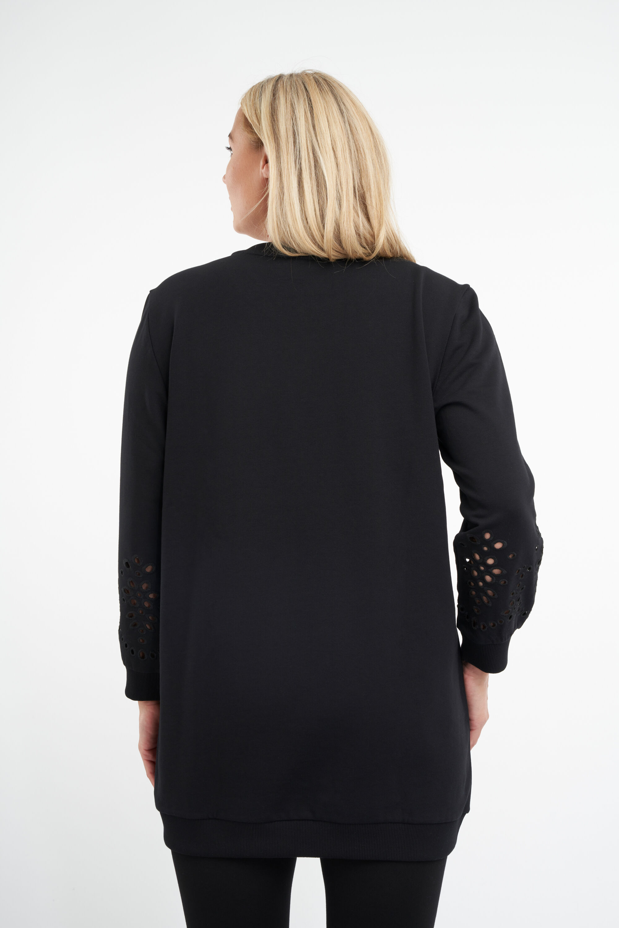 Trui met broderie anglaise  image number 4