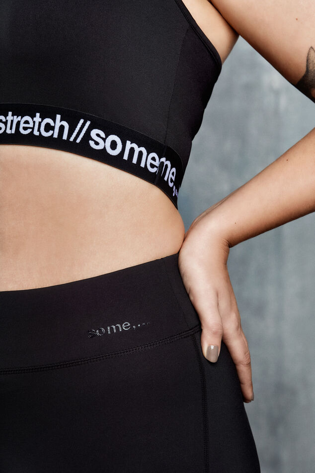 Korte sporttop met kruisbandjes image number 4