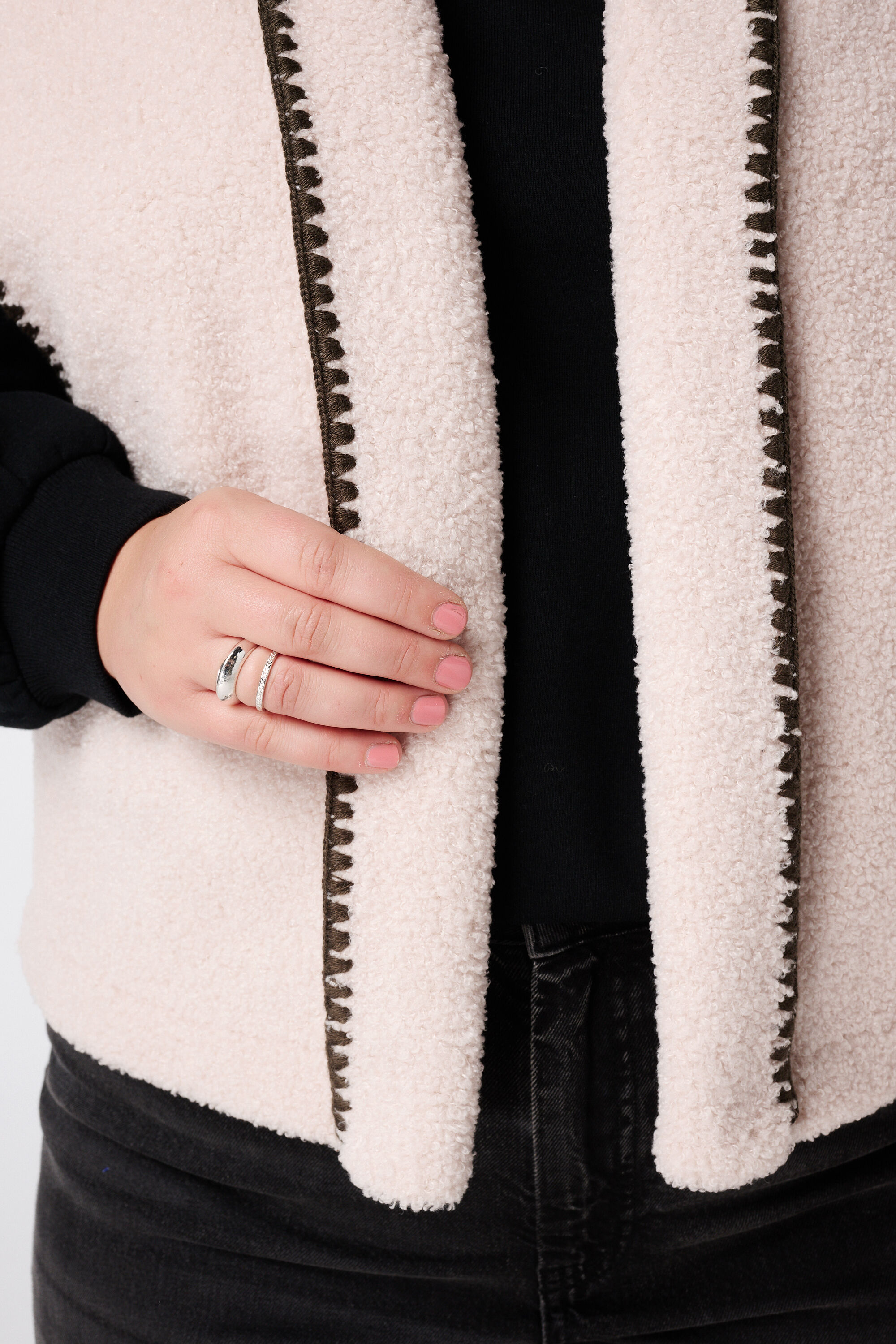 Gilet Teddy avec surpiq&ucirc;res d&eacute;coratives image number 6