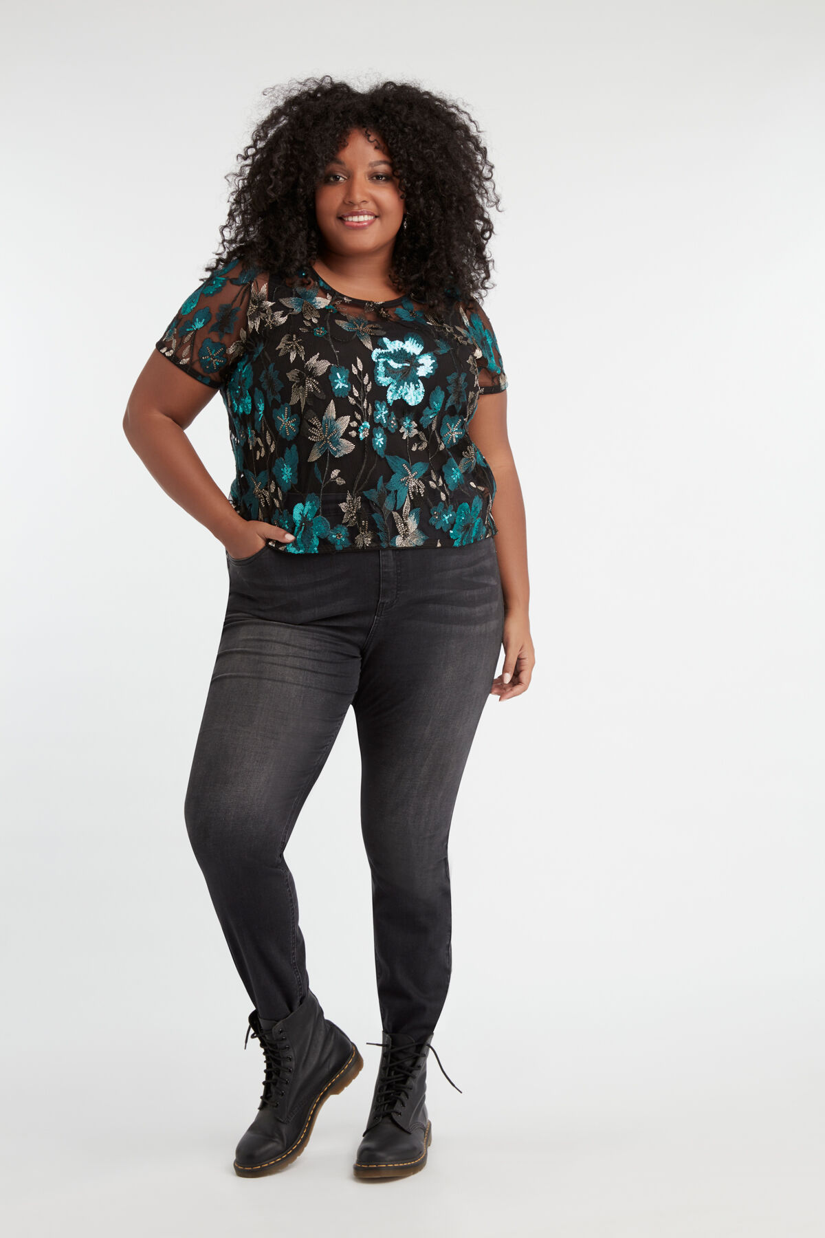 Haut court brod&eacute; image number 4