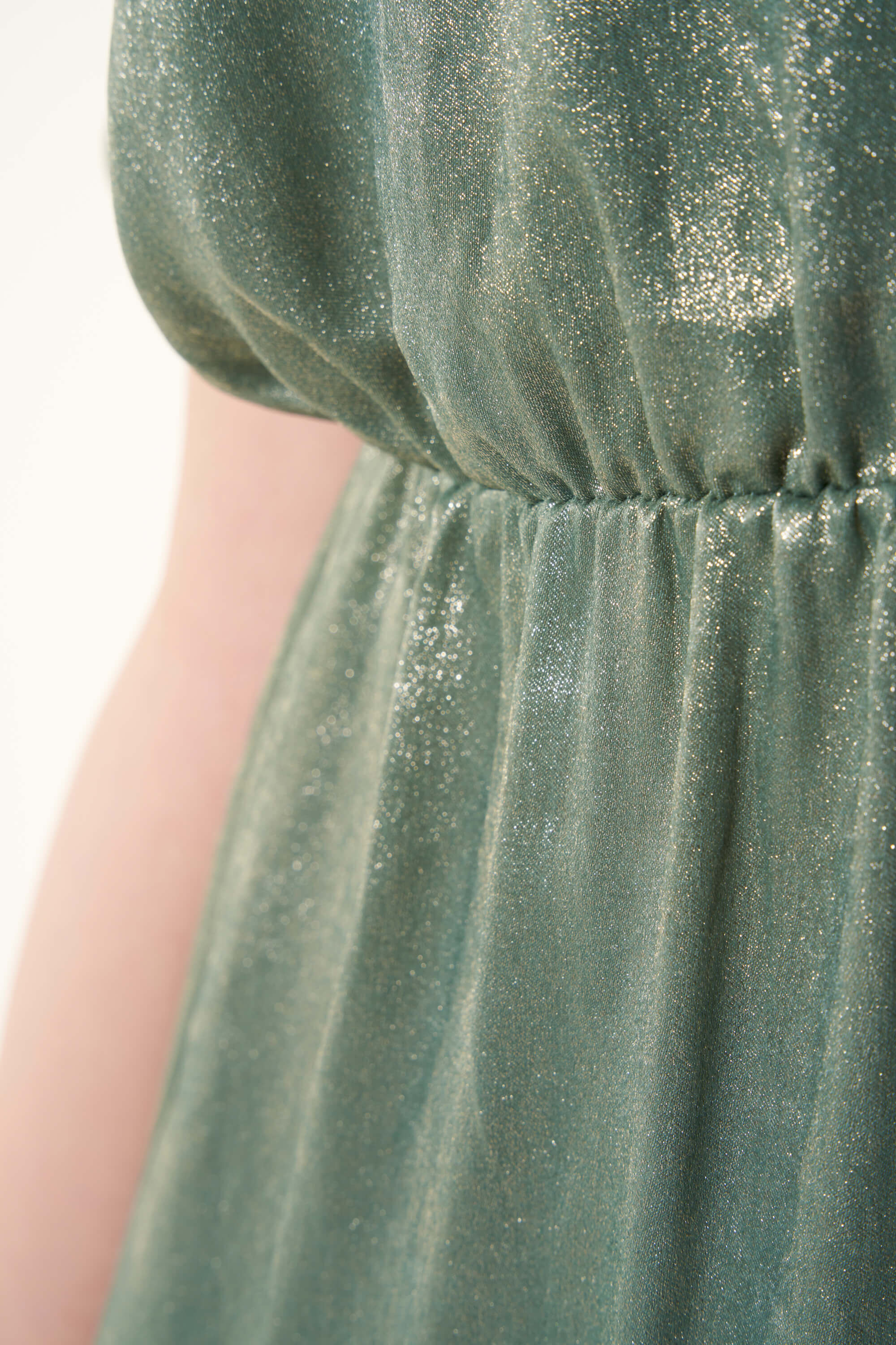 Robe avec d&eacute;tails m&eacute;talliques image number 4