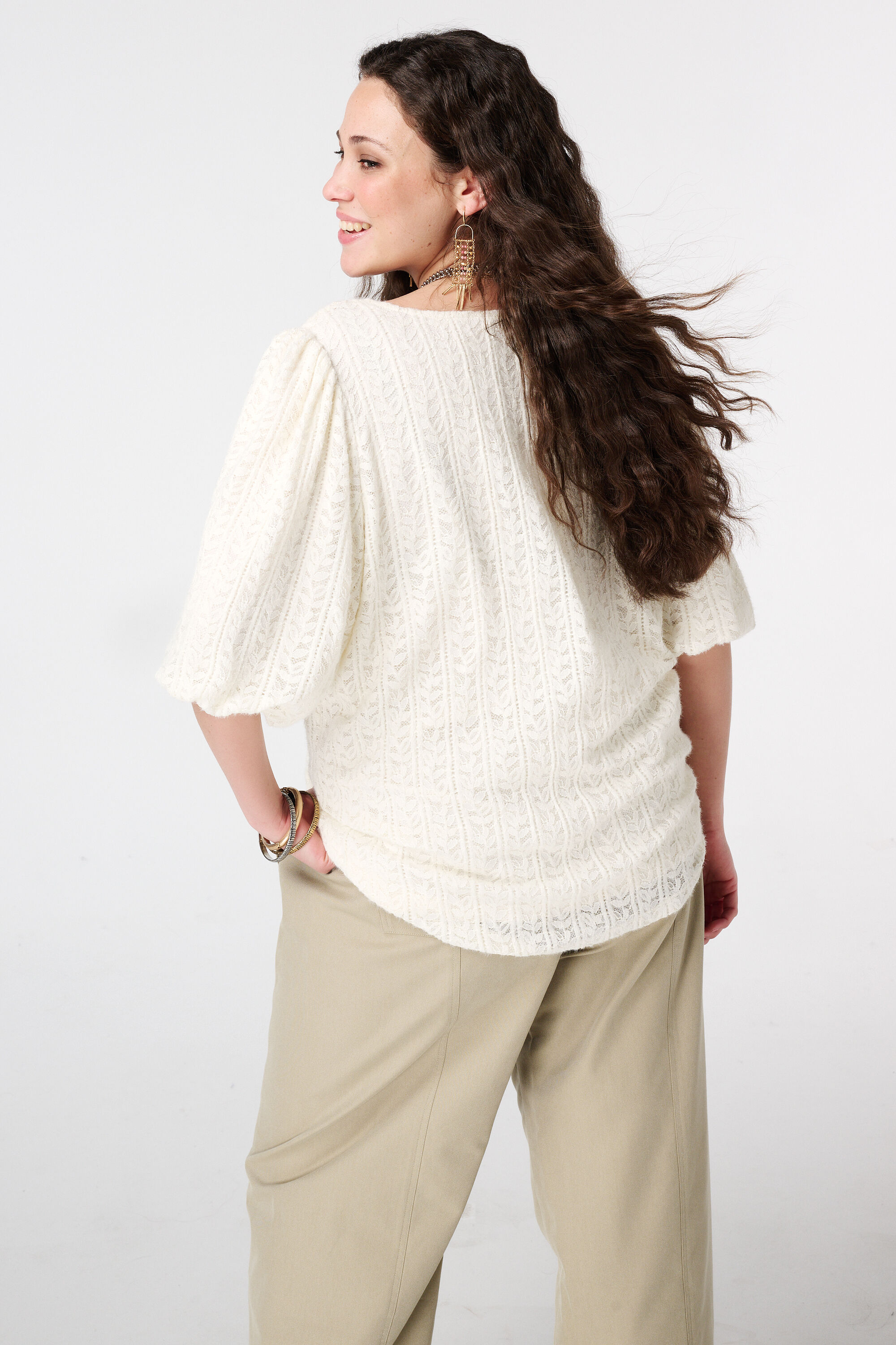 Kanten top met pofmouwen image number 3