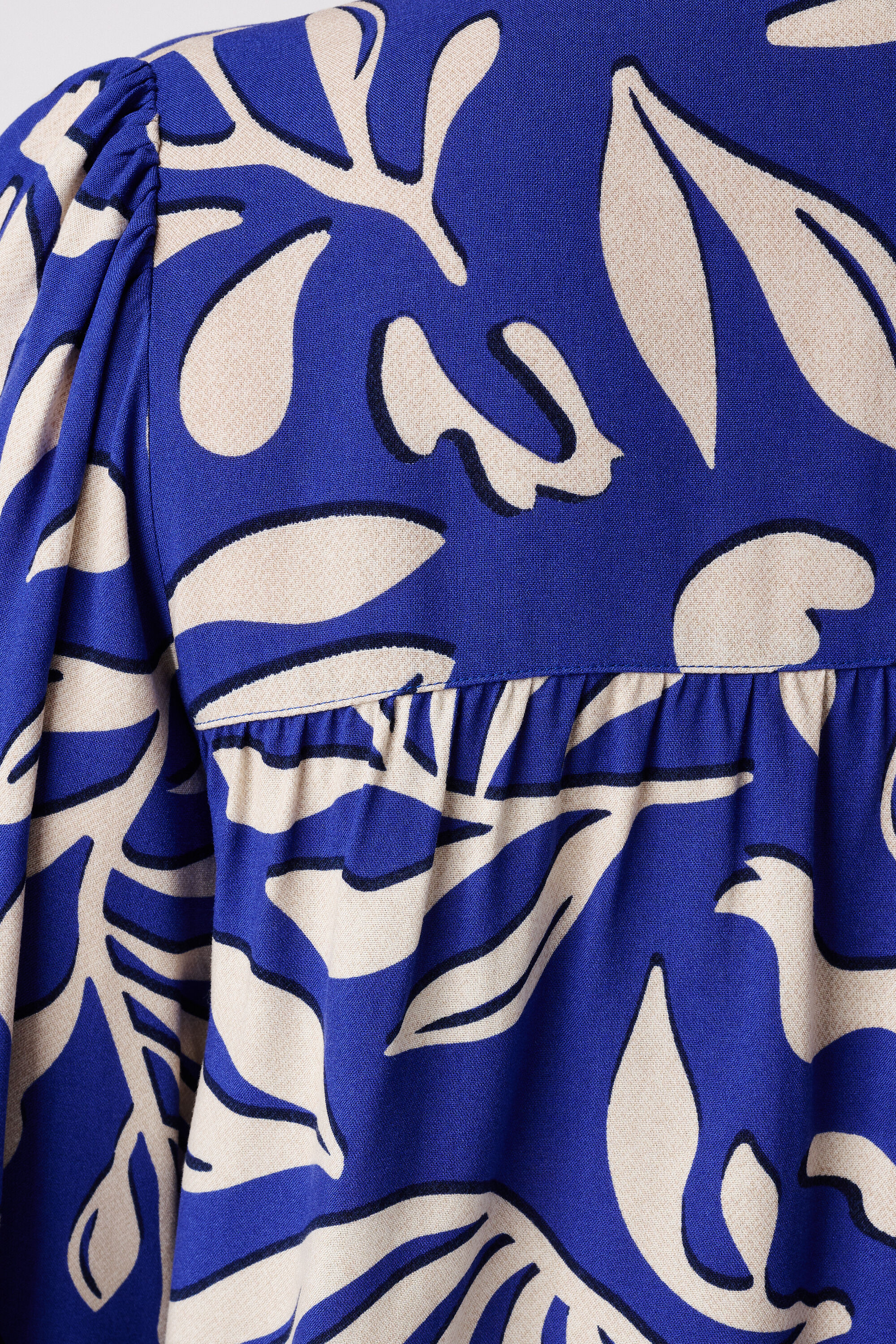 Blouse met print en klosjes image number 6