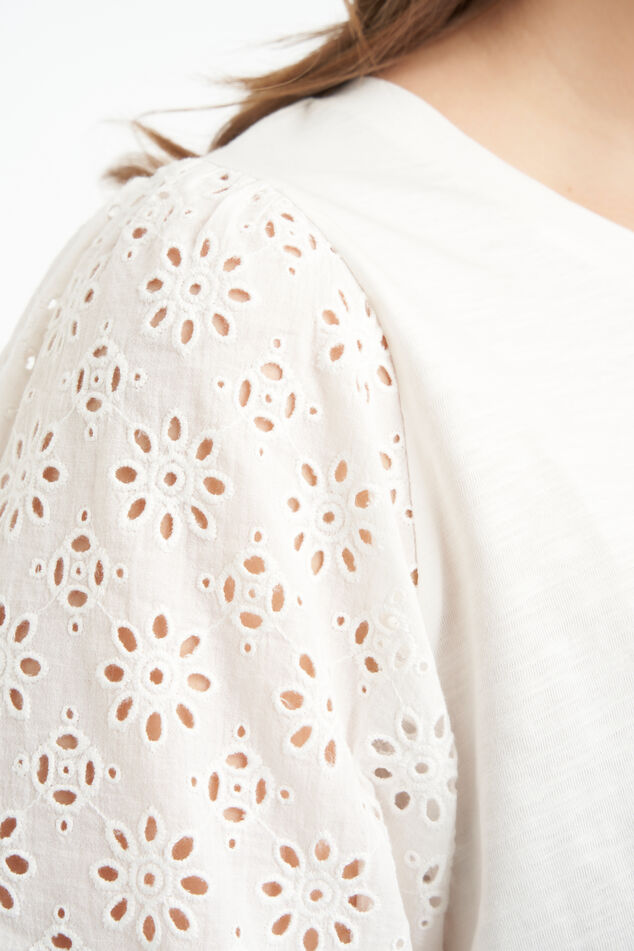 Top met broderie image number 4