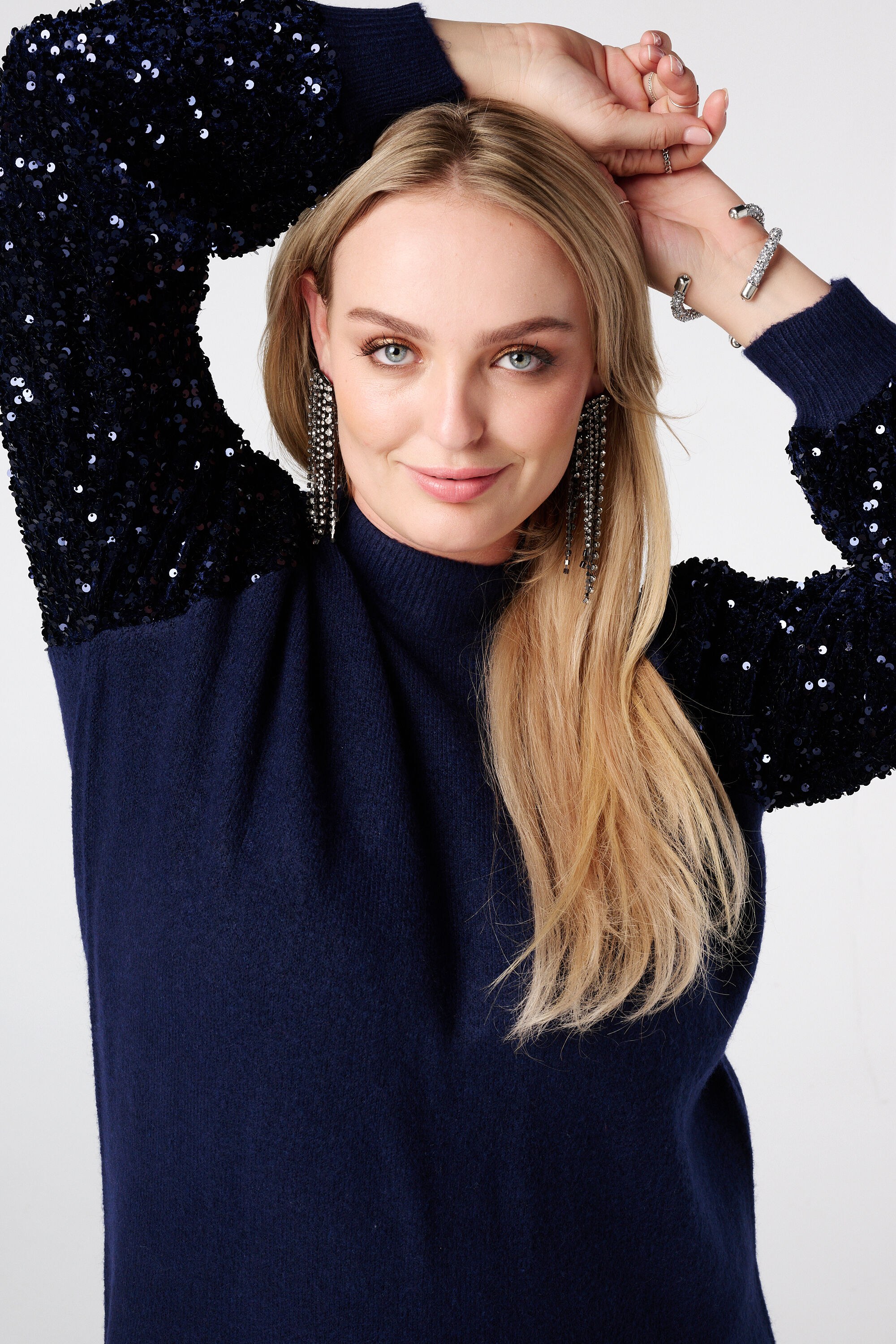 Gebreide tuniek met paillettenmouwen image number 4