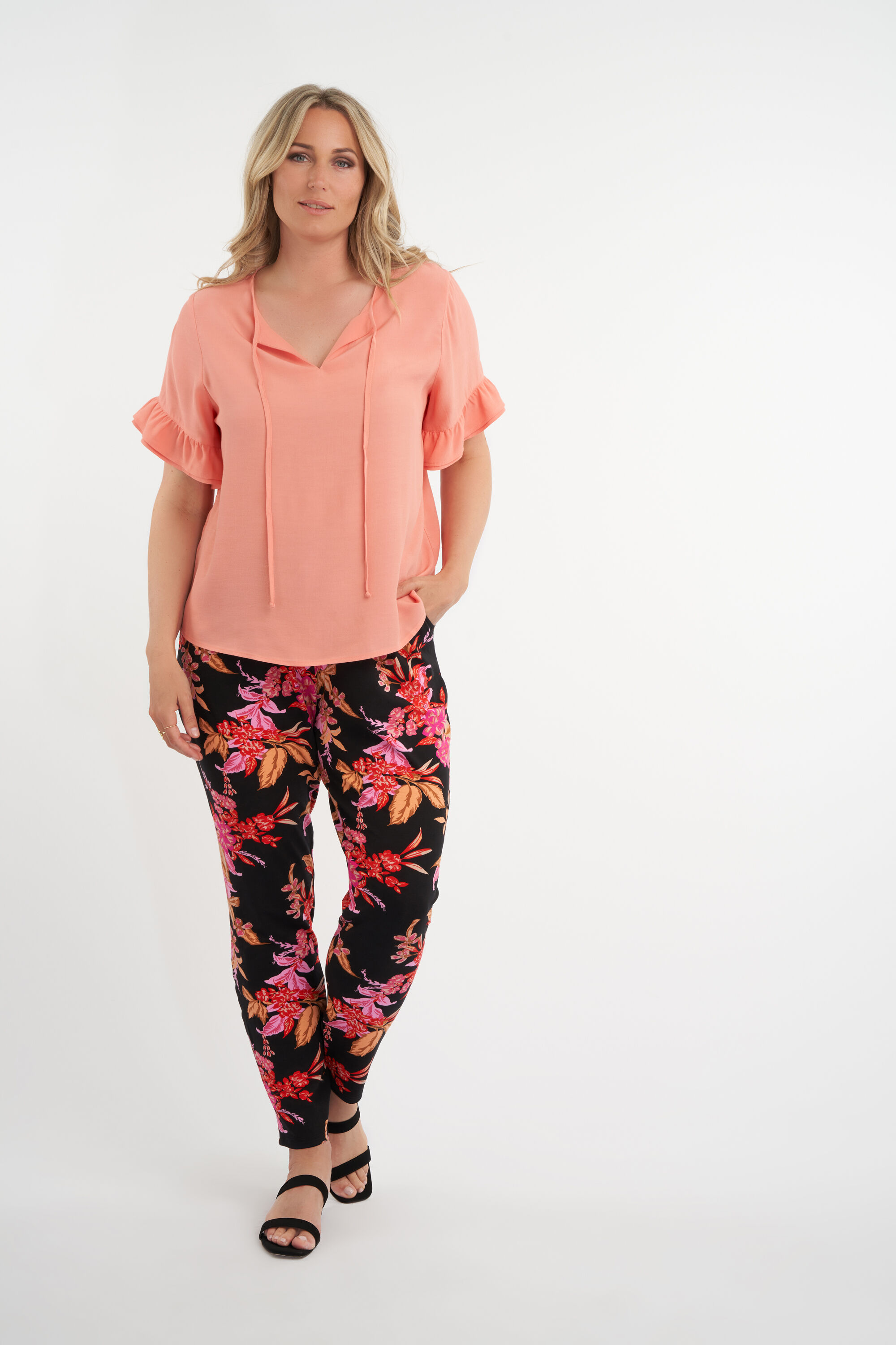 Haut avec manches &agrave; volants image number 6