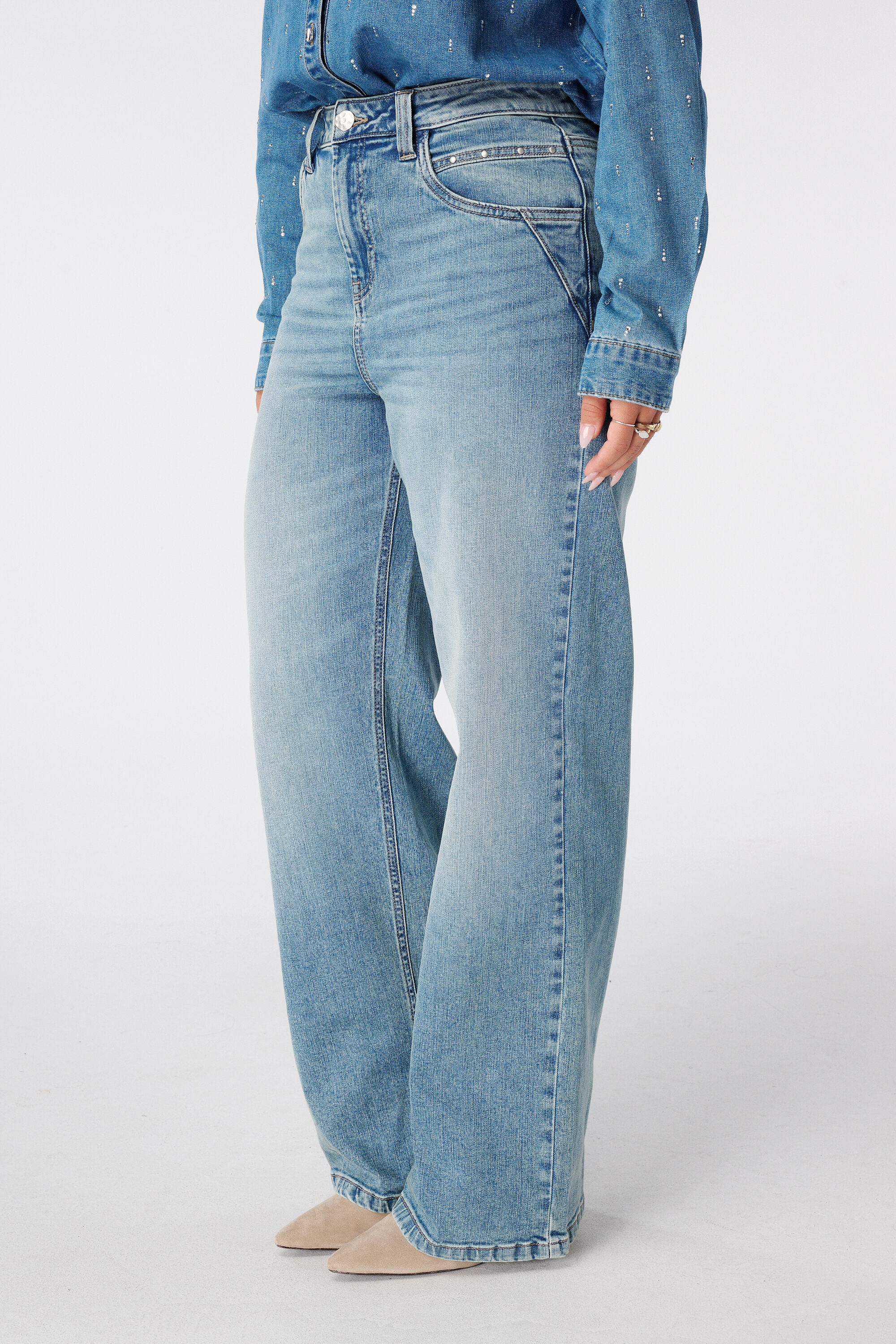 Straight leg jeans met studs image number 5