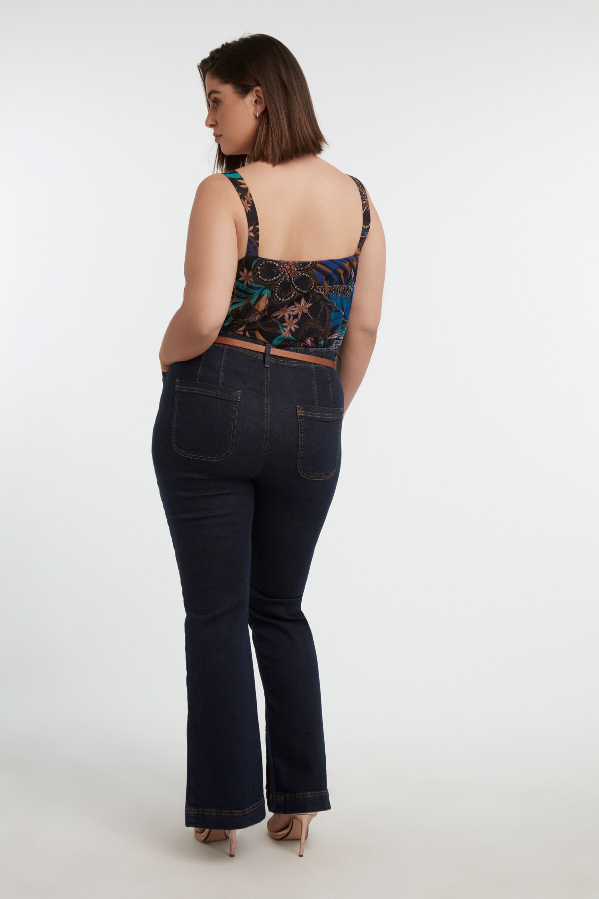 High waist jeans met splits image number 4