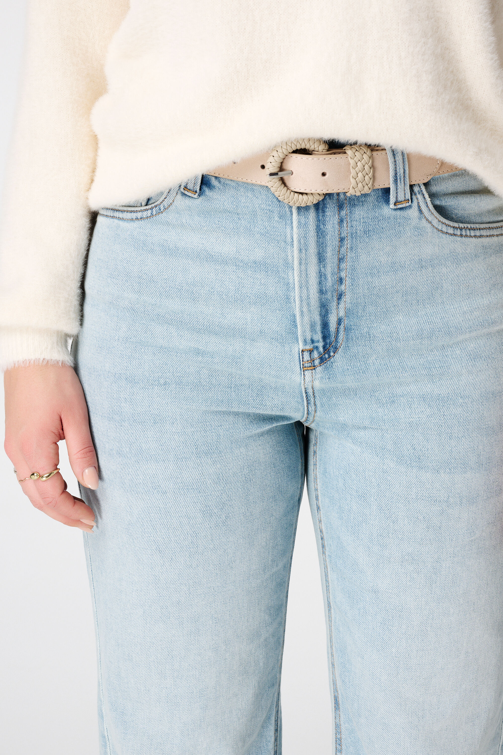 Ceinture en su&eacute;dine avec boucle tress&eacute;e image number 2