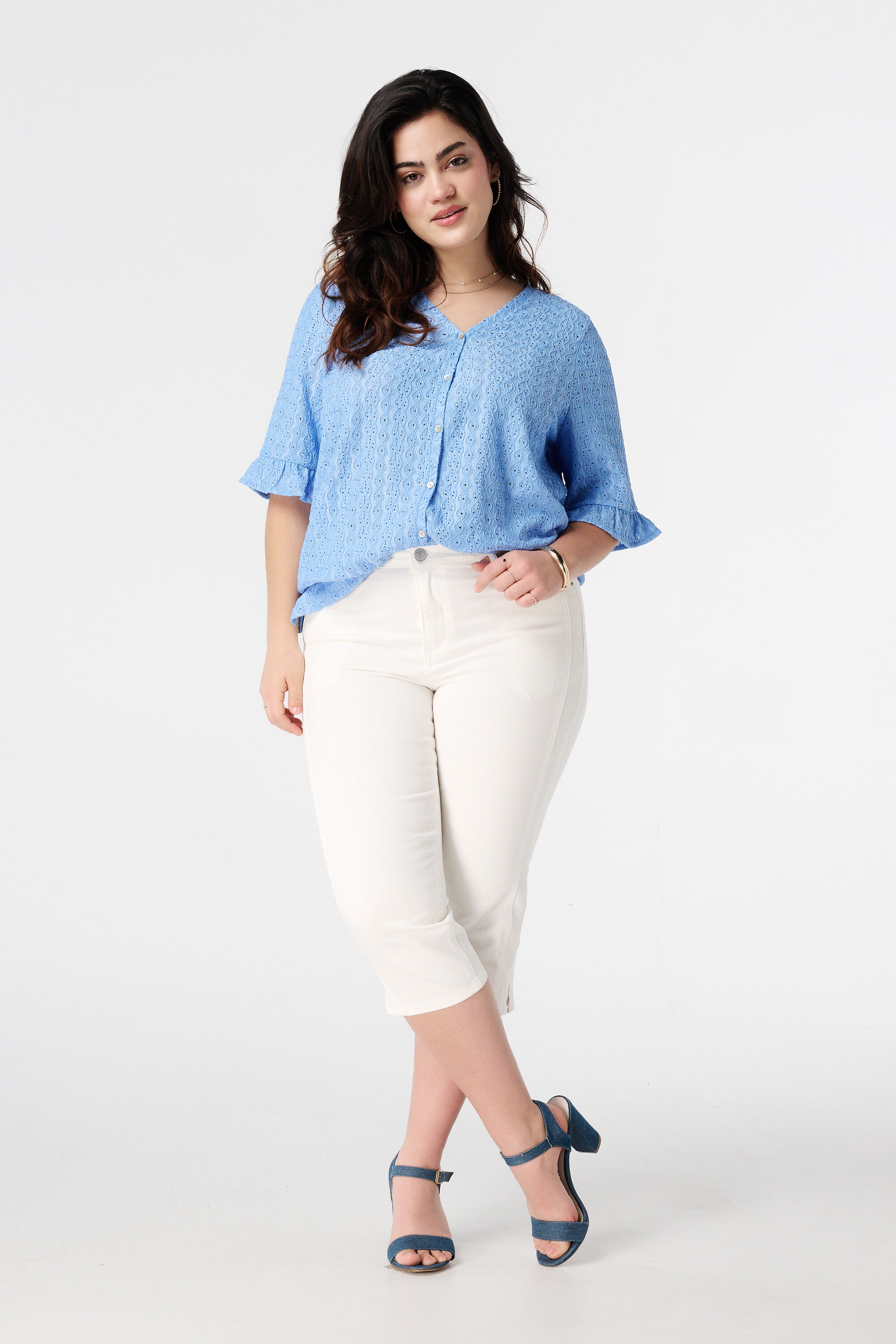 Broderie top met knopensluiting image number 5