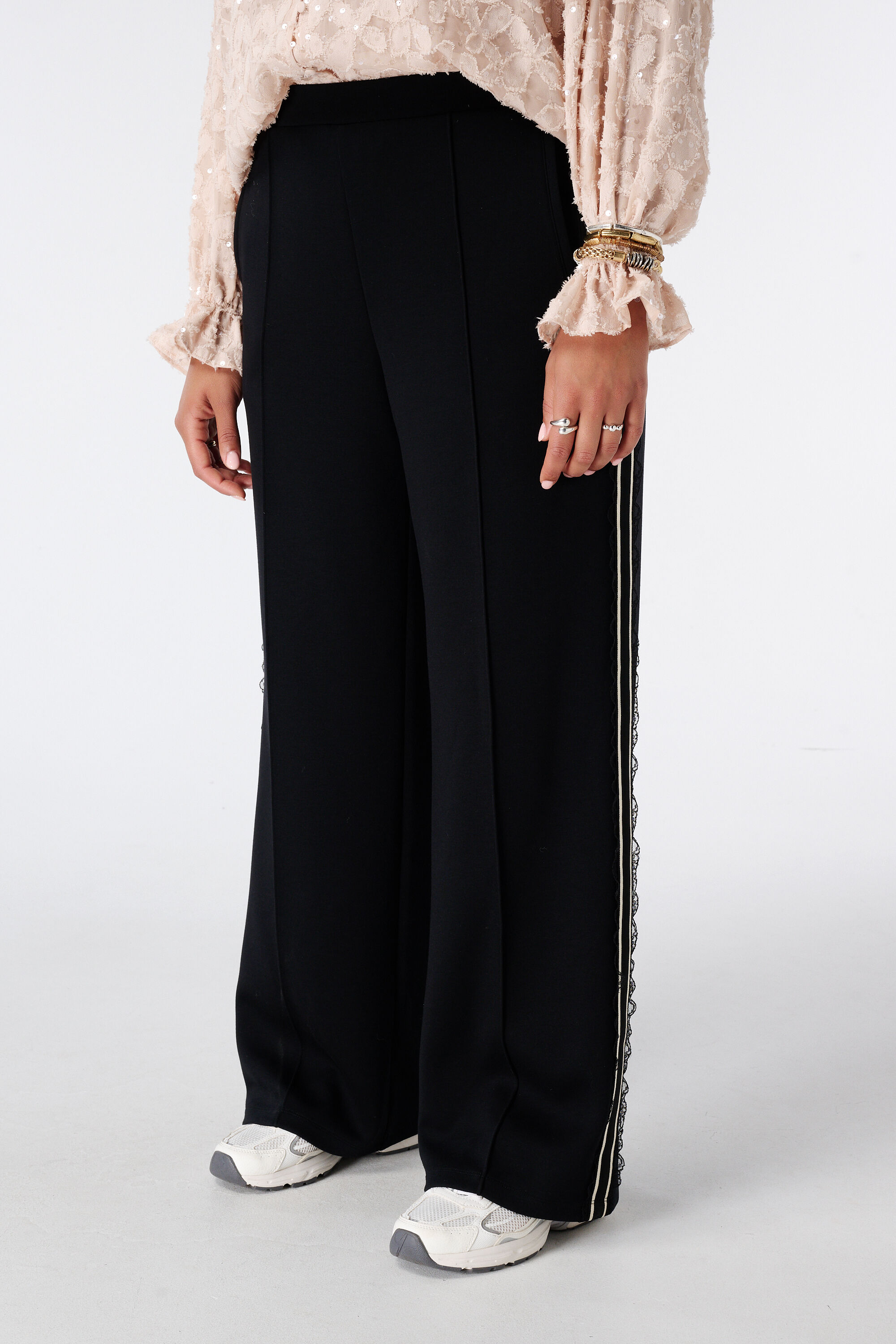 Pantalon &agrave; bande lat&eacute;rale en dentelle image number 5