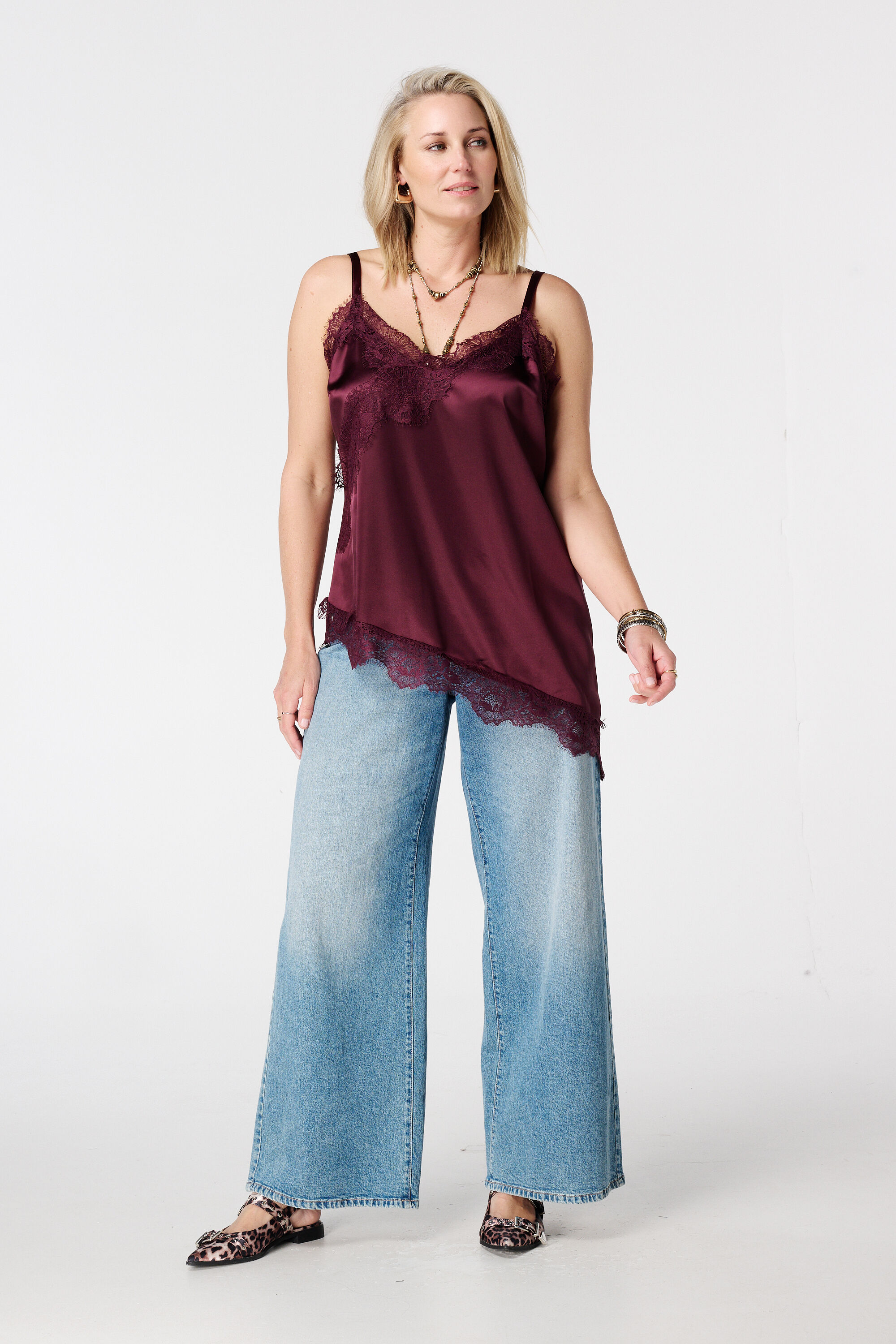 A-symmetrische top met kant image number 5