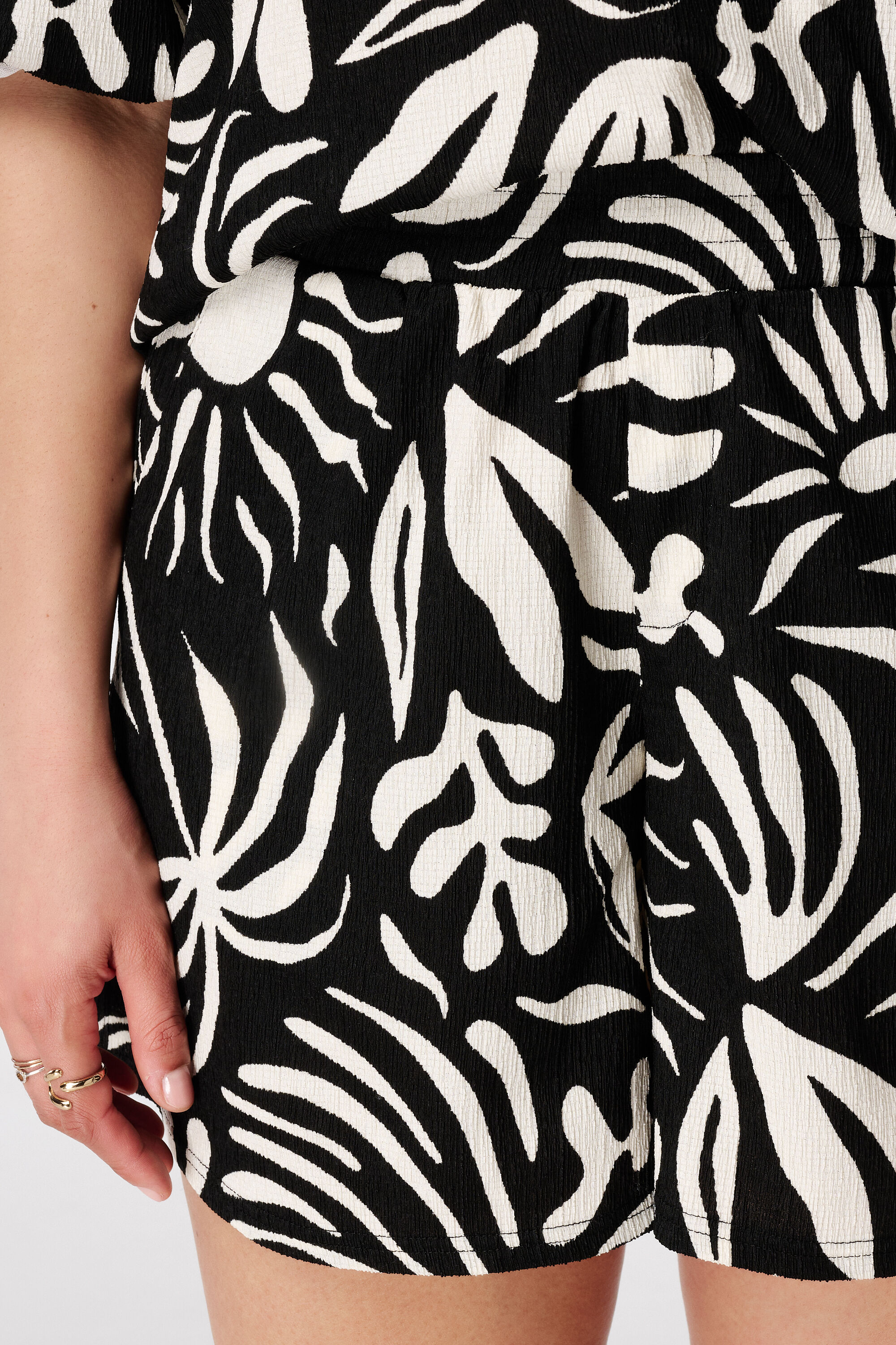 Short avec taille &eacute;lastique image number 4