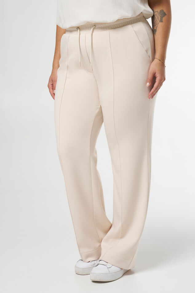 Jean avec couture décorative  image number 5