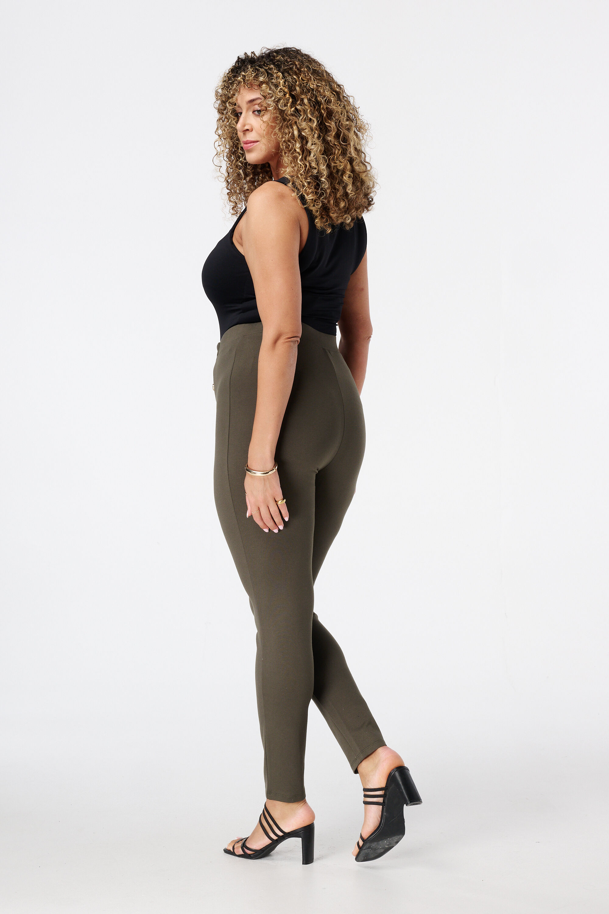 Tregging met sierknopen image number 3