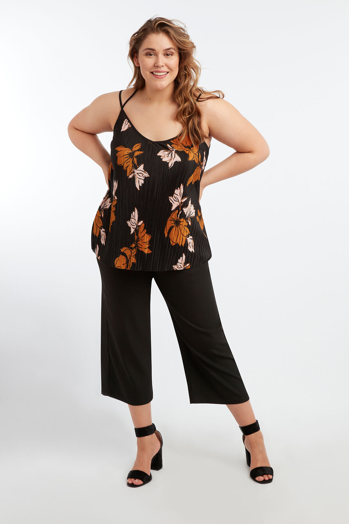 Cropped broek image number 4