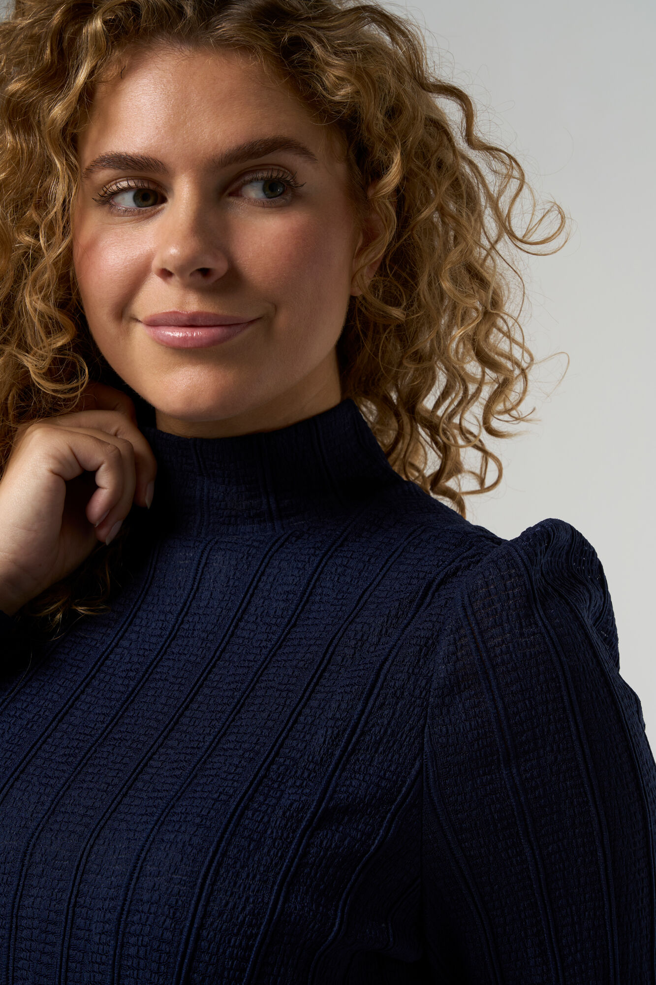  Top avec col b&eacute;nitier et structure image number 4