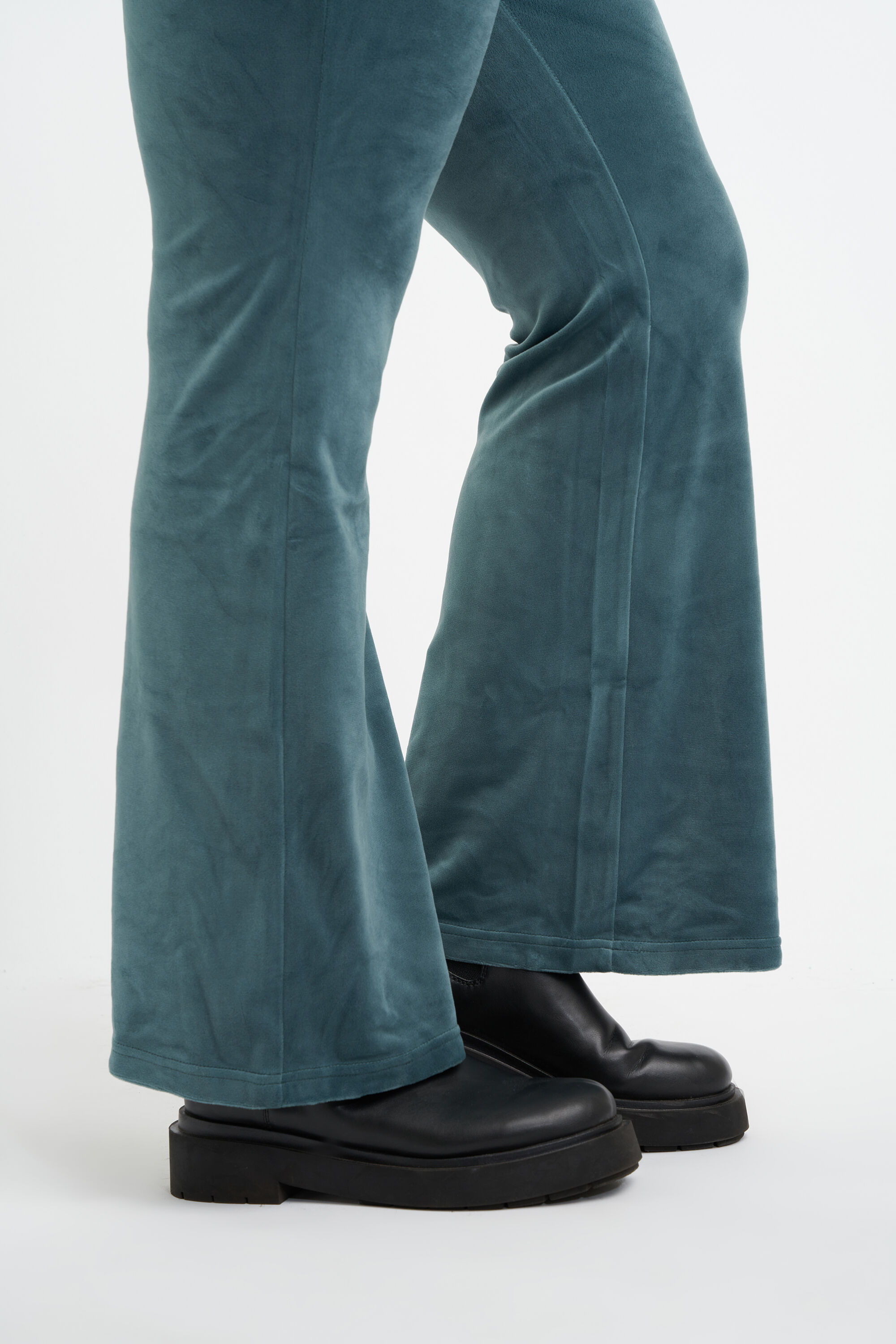 Velvet flared legging image number 5