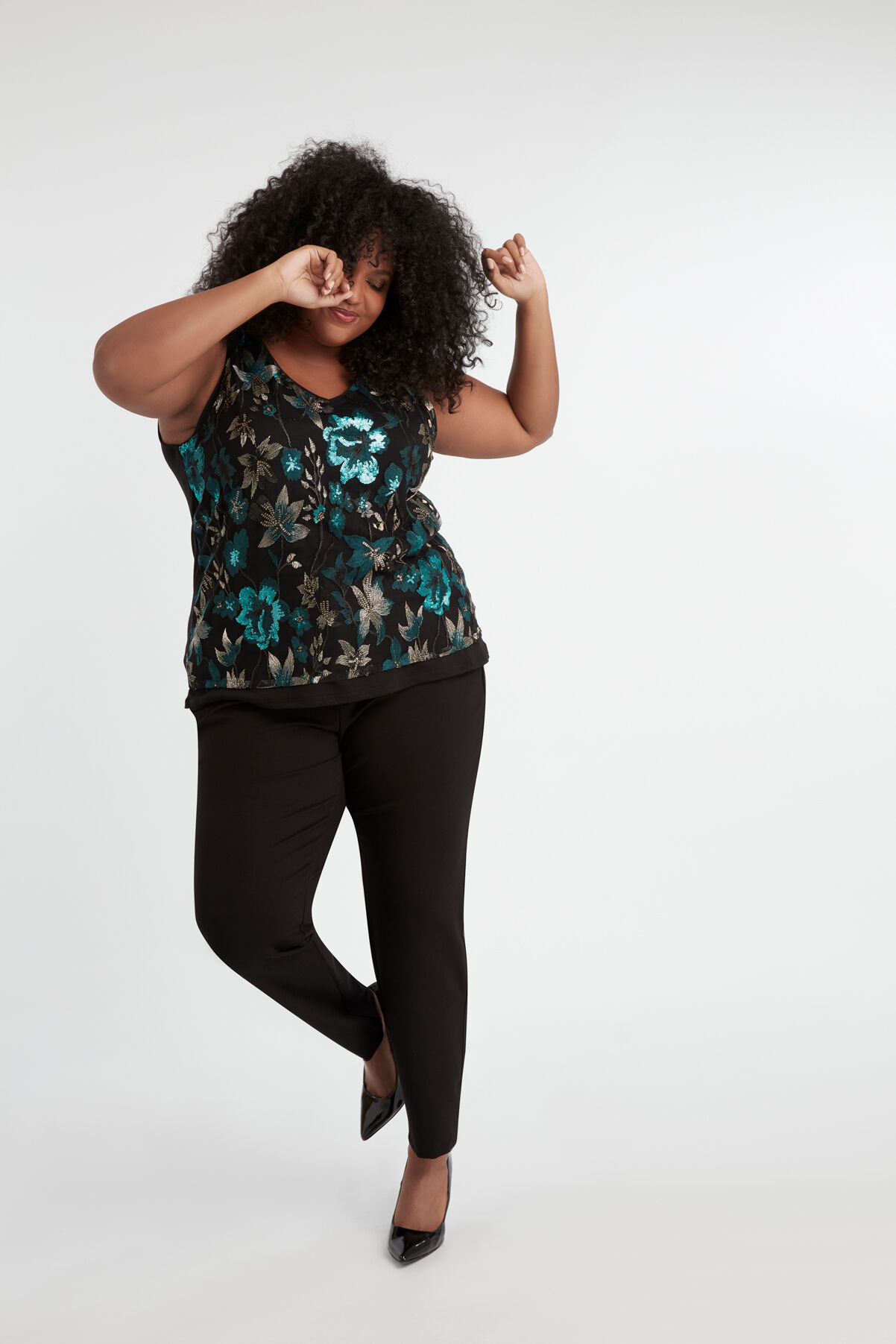 Top met embroidery image number 4