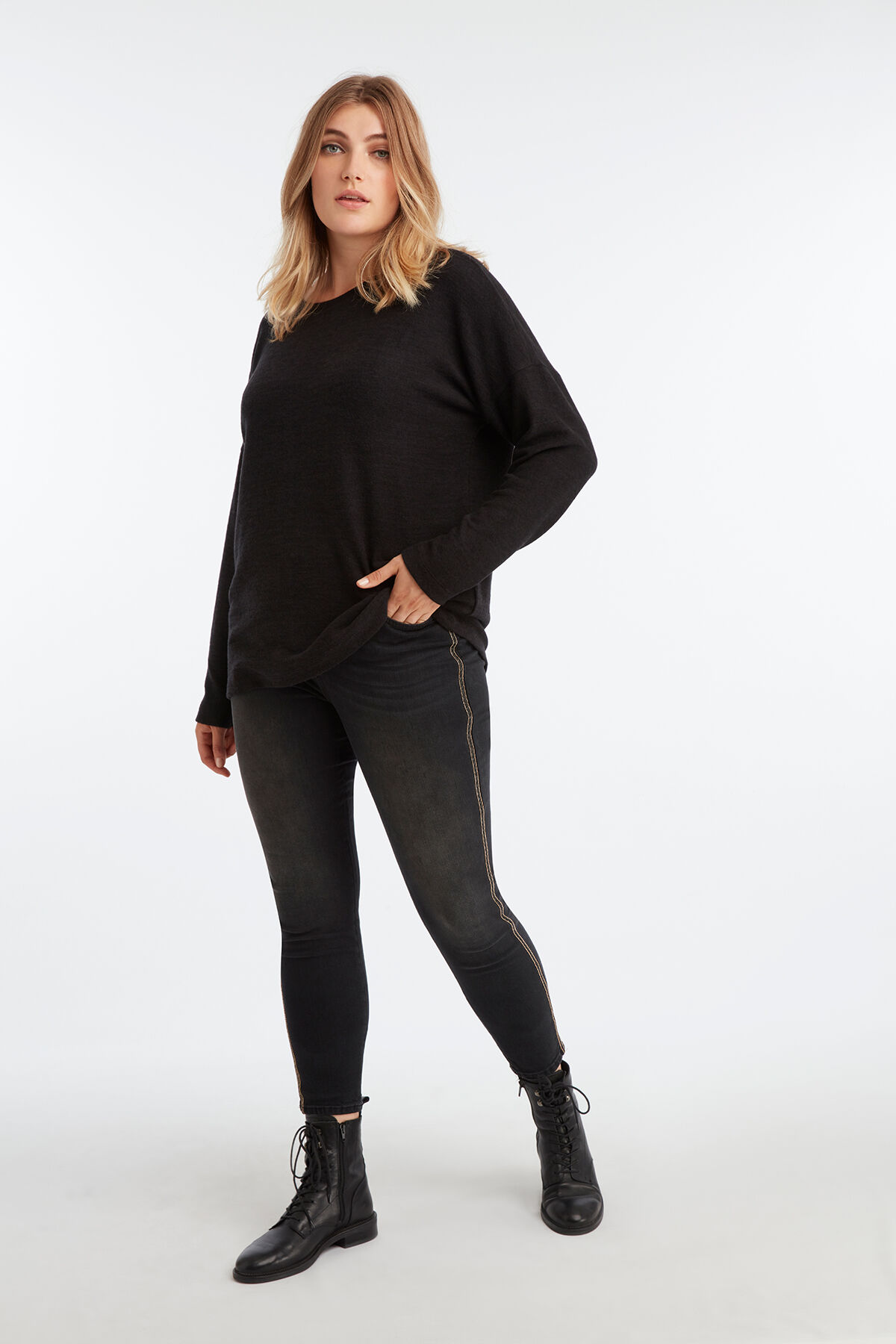 Skinny leg jeans cropped image number 3