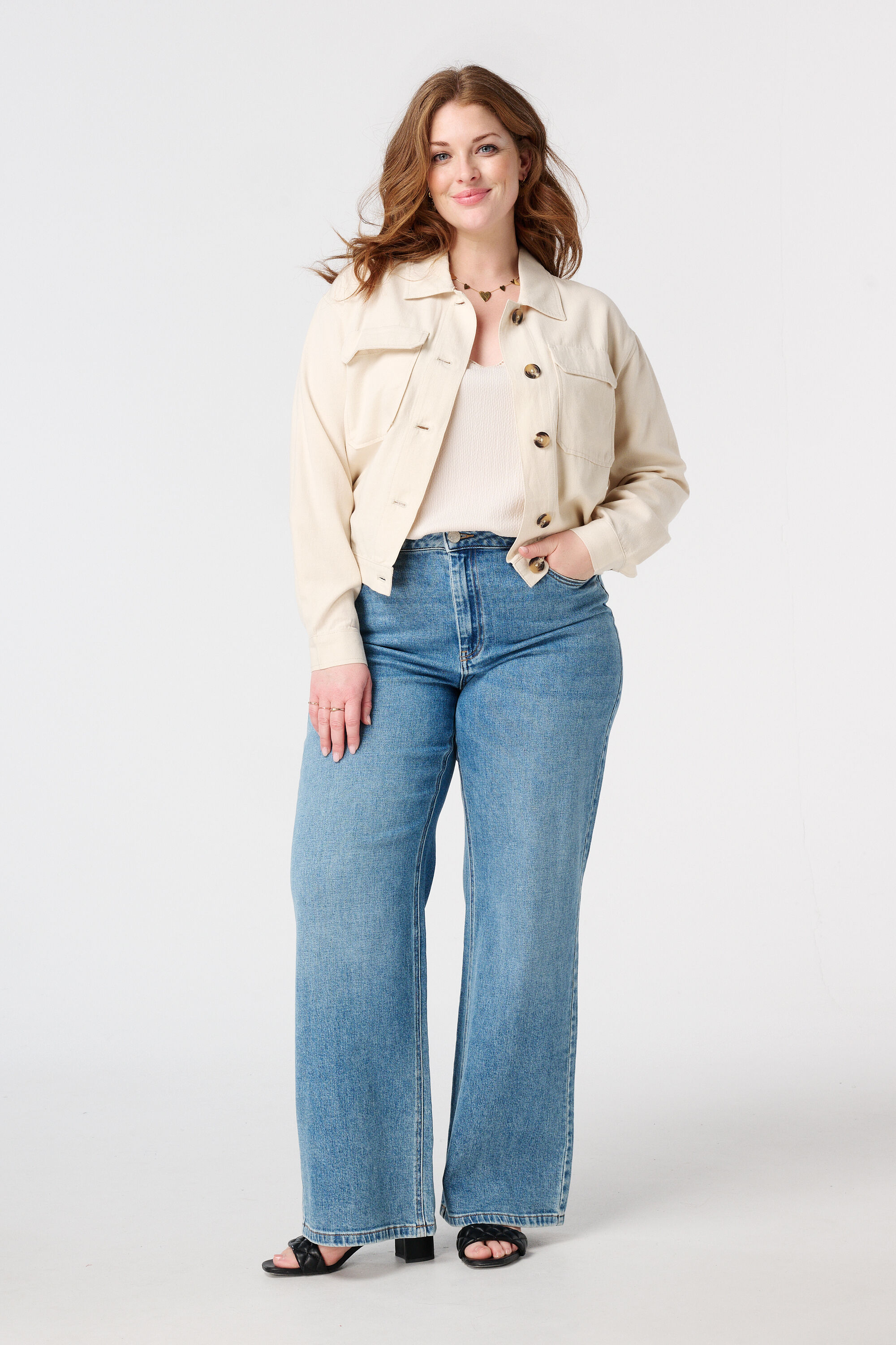 Korte jas met knopen image number 5