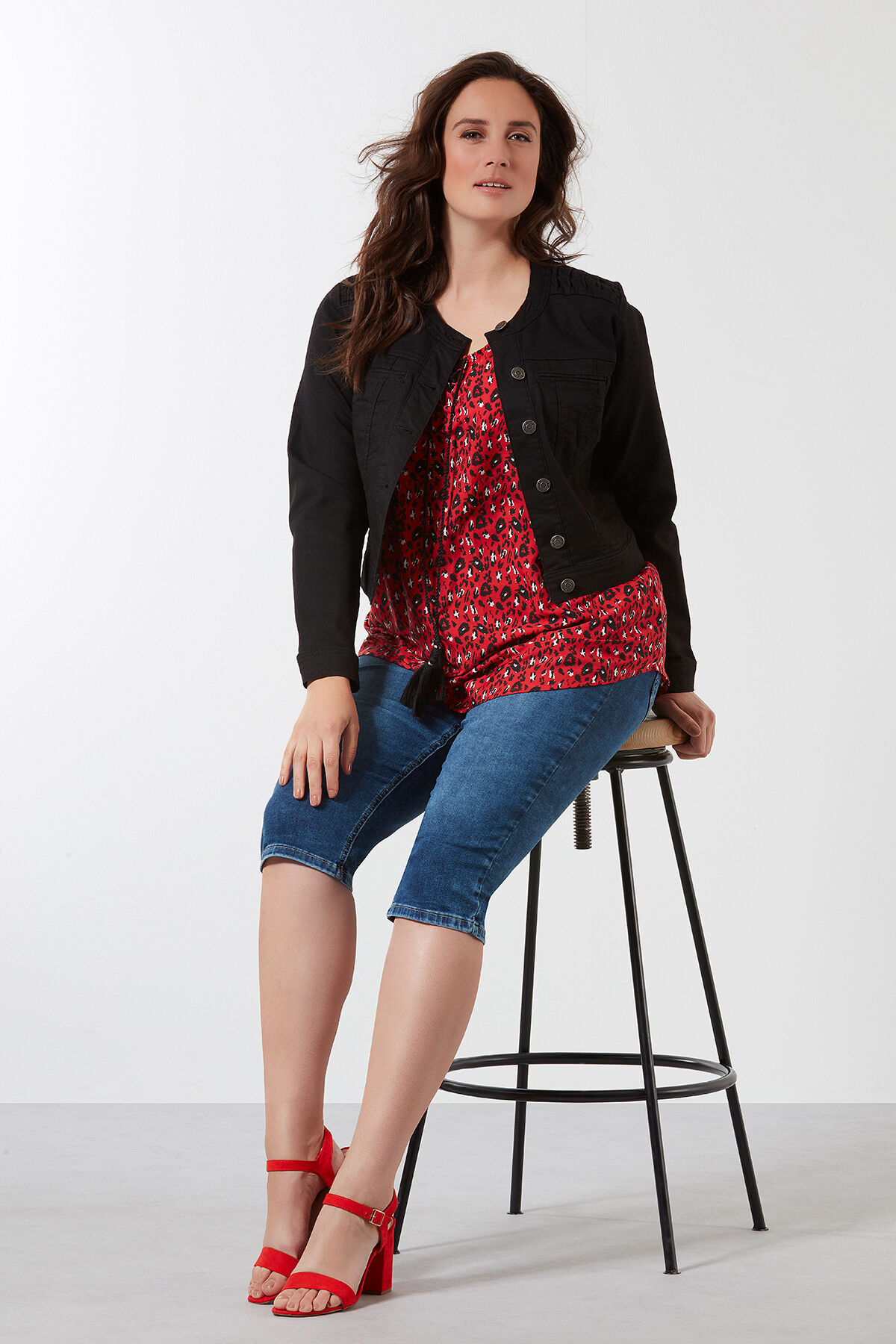 Kort jeansvest met ronde halslijn image number 3