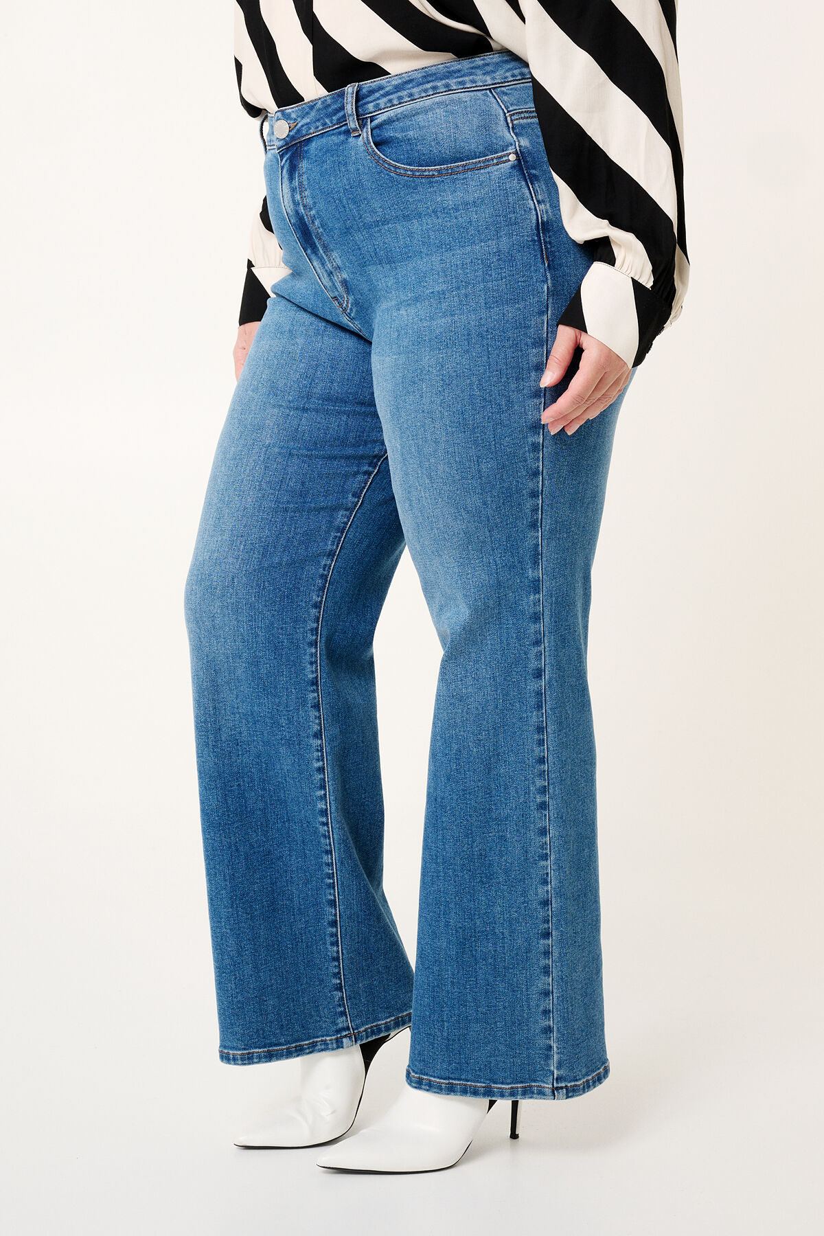 Jeans met wijde pijpen image number 5