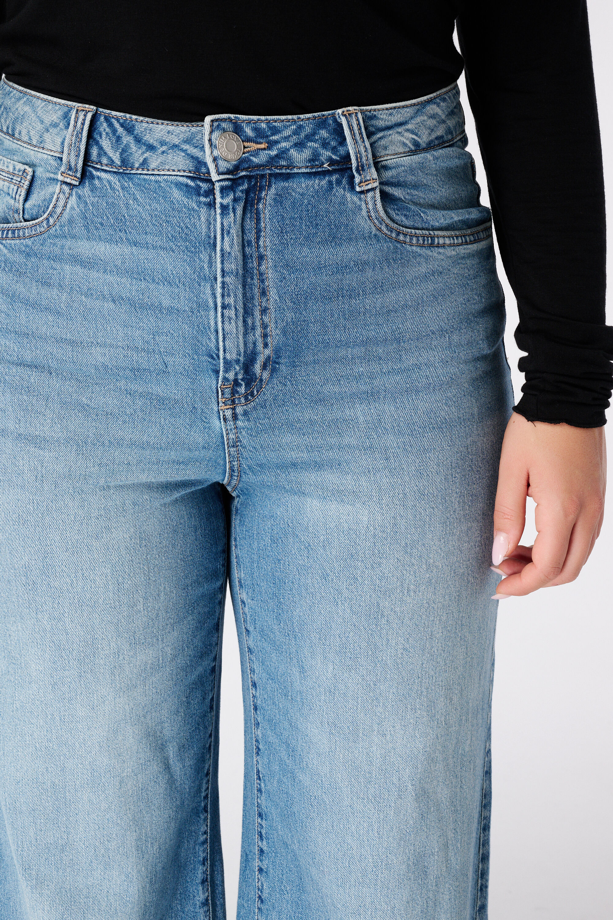 Jeans larges &agrave; taille haute image number 4