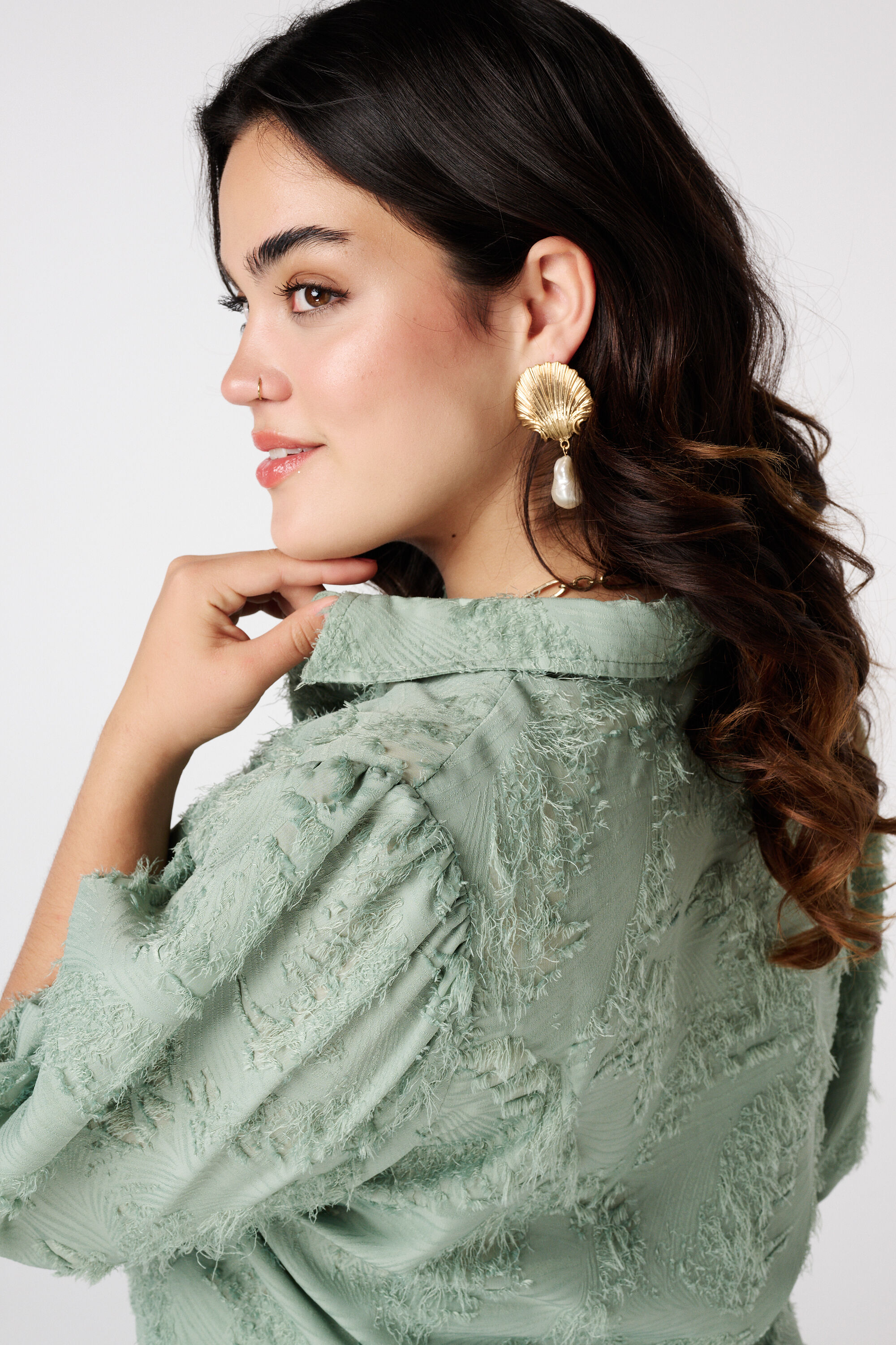 Blouse structur&eacute;e &agrave; manches ballon image number 4